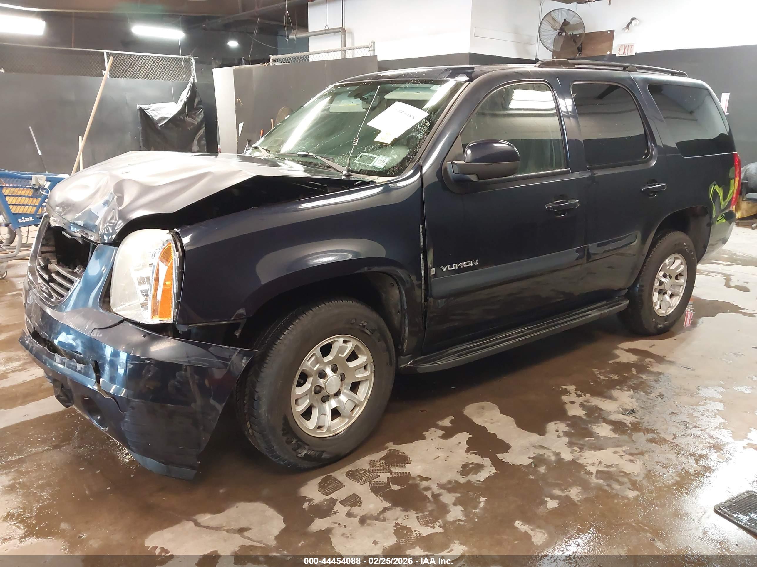 GMC YUKON image 2