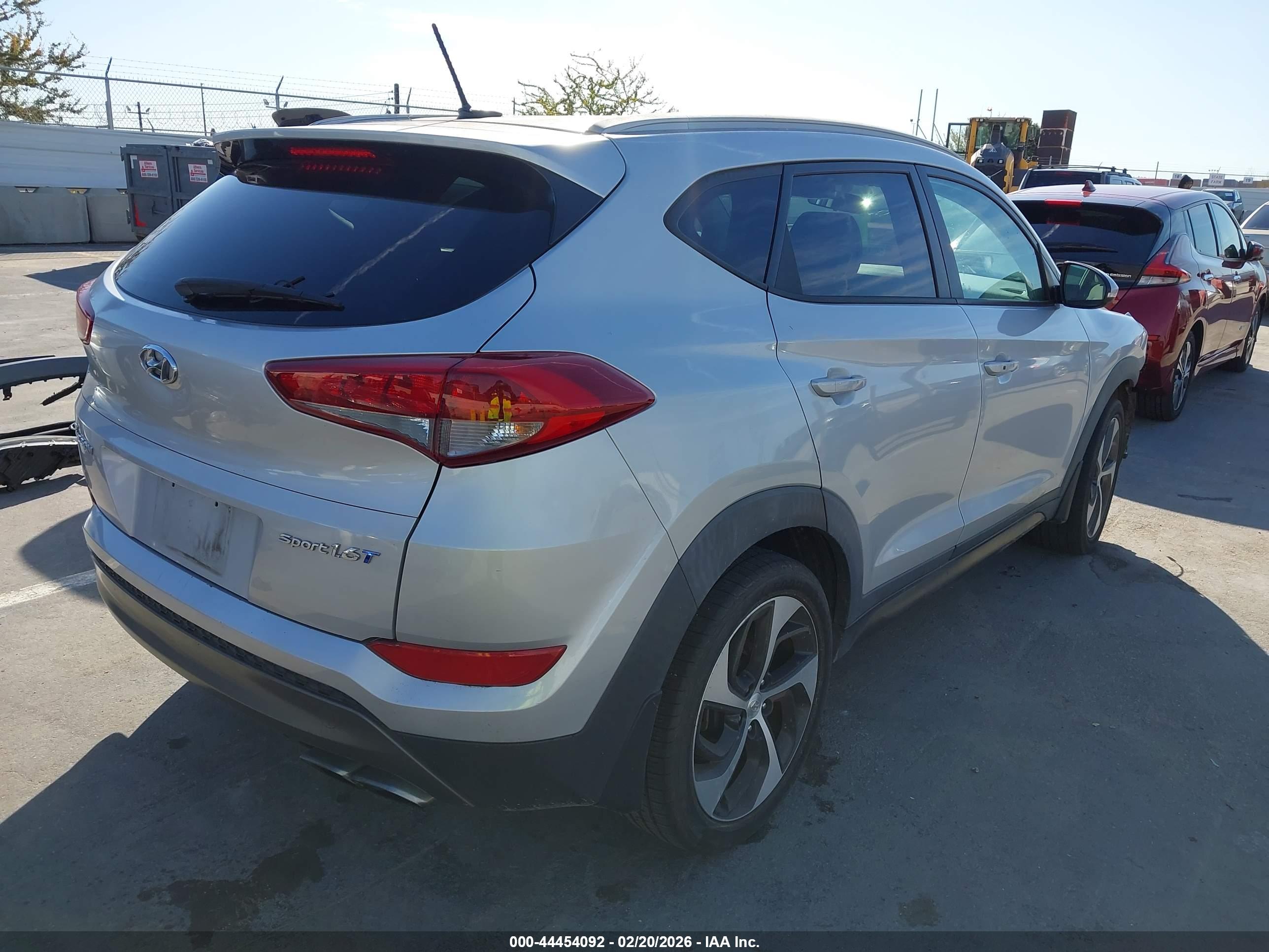 HYUNDAI TUCSON image 4