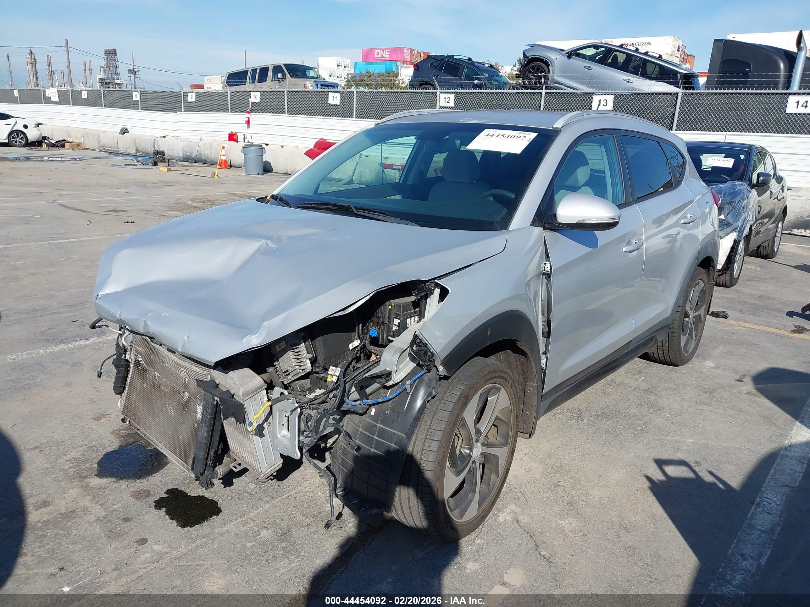 HYUNDAI TUCSON image 6