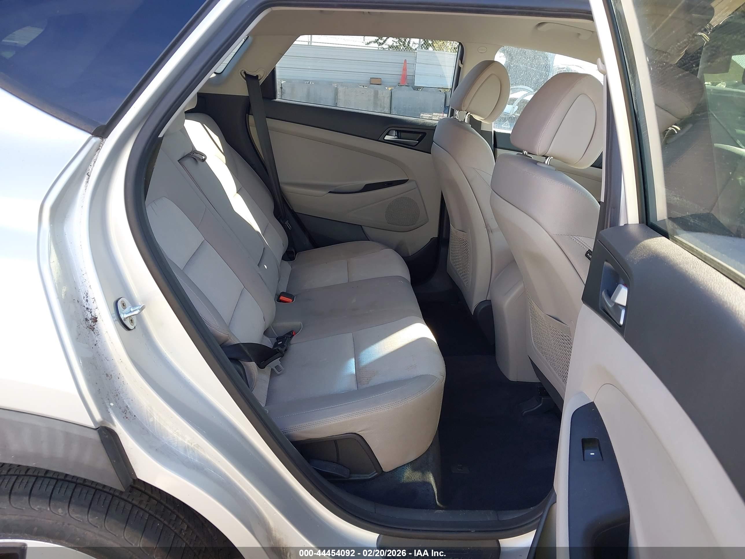 HYUNDAI TUCSON image 8