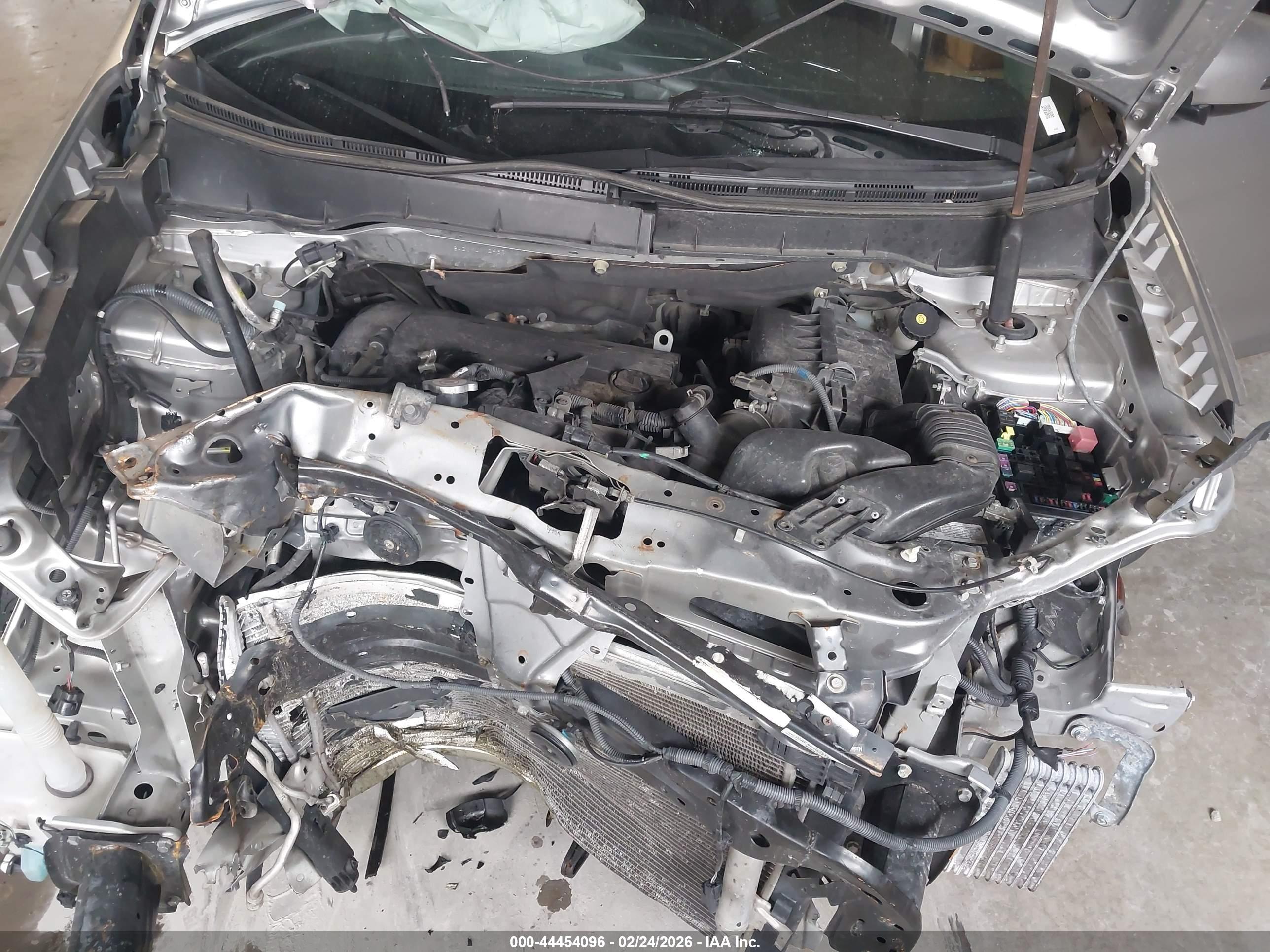 MITSUBISHI OUTLANDER image 10
