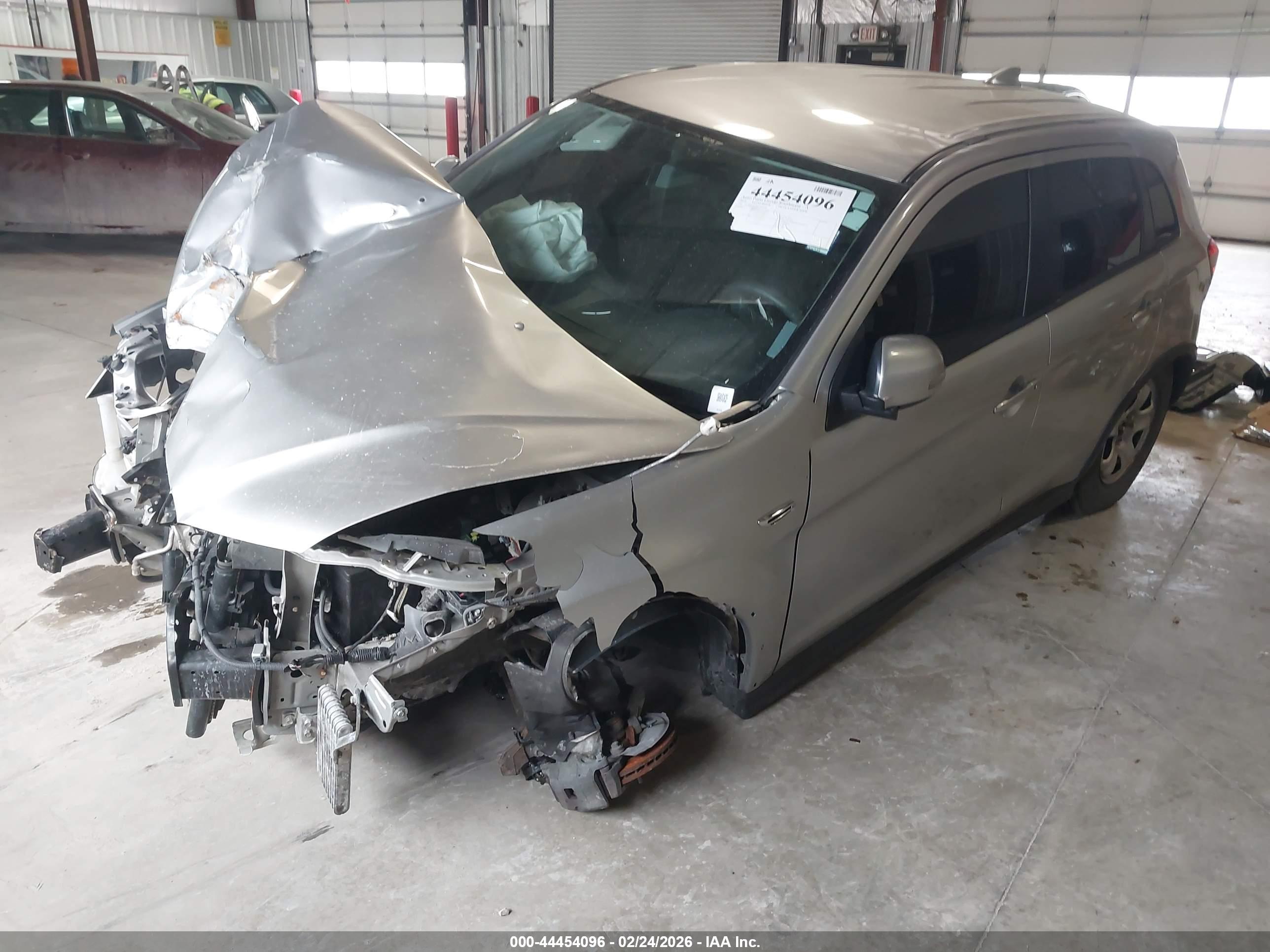 MITSUBISHI OUTLANDER image 2