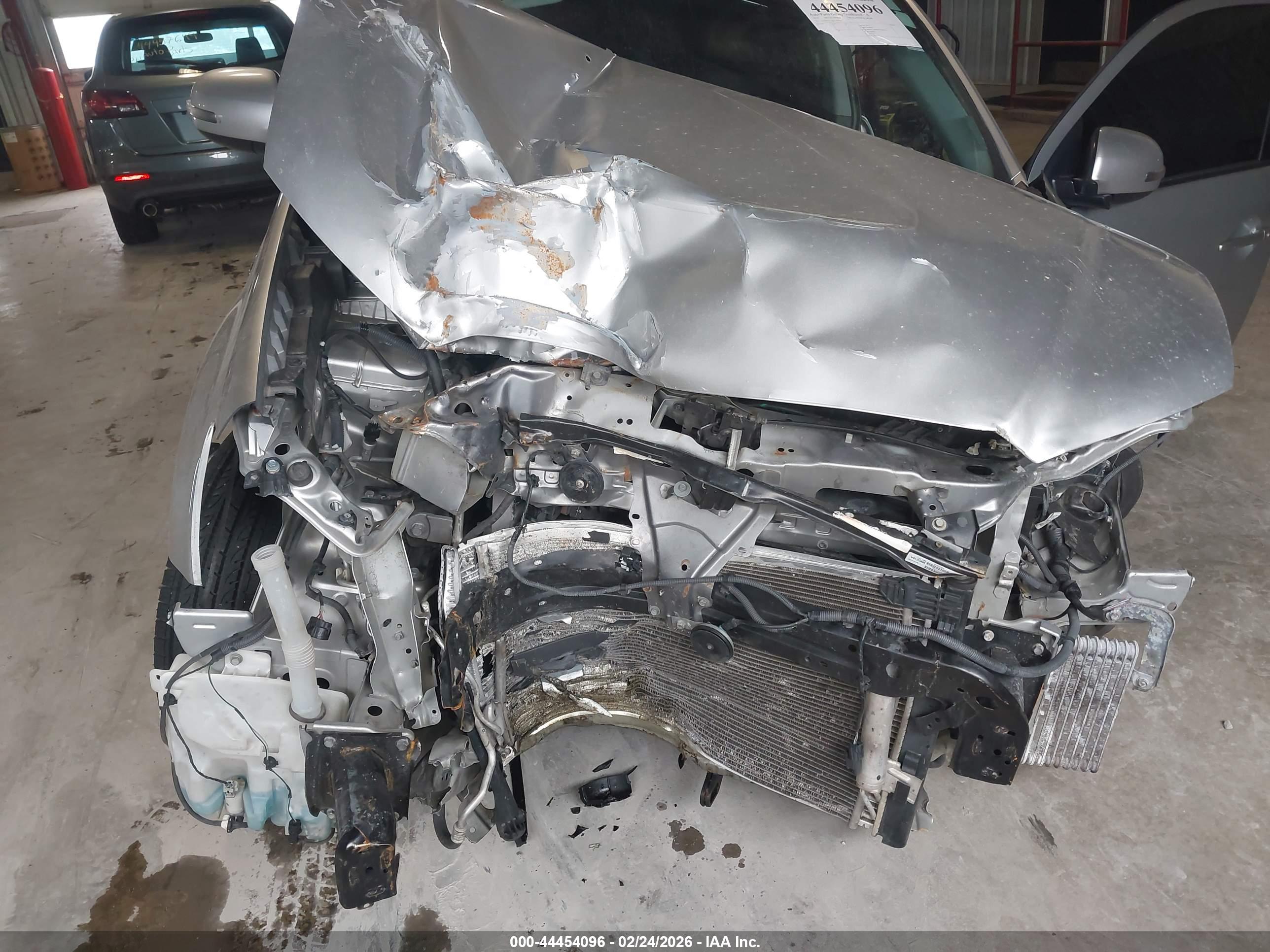 MITSUBISHI OUTLANDER image 6