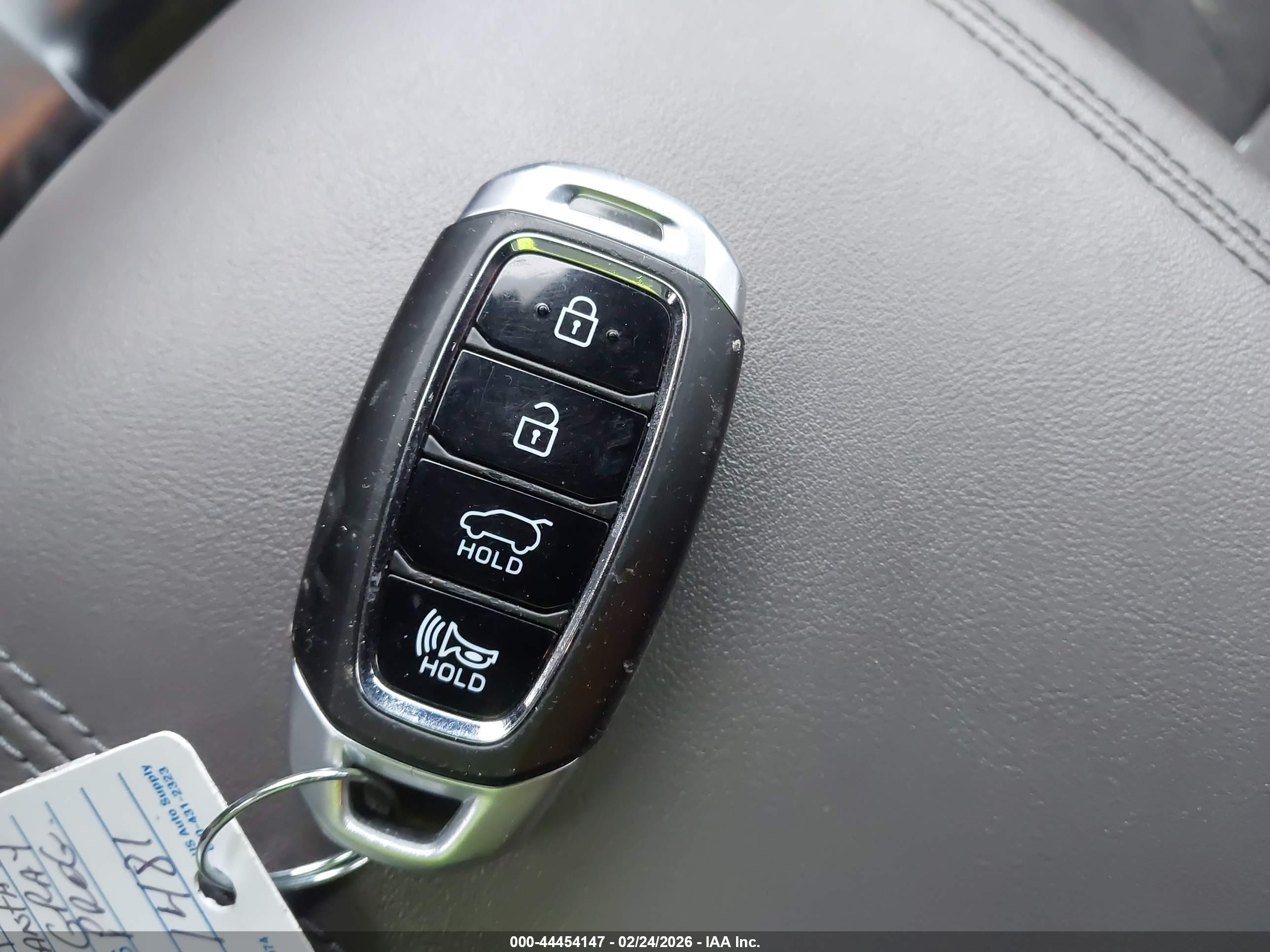 HYUNDAI SANTA image 11