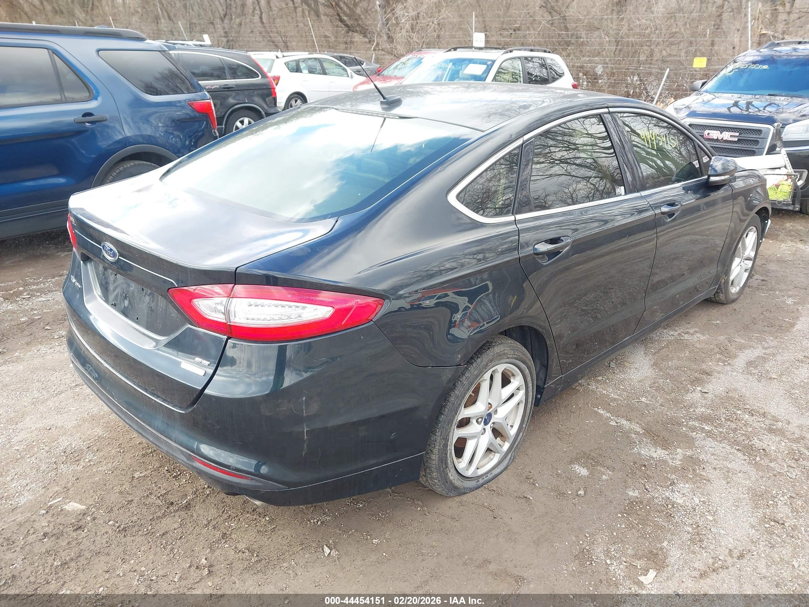 FORD FUSION image 4