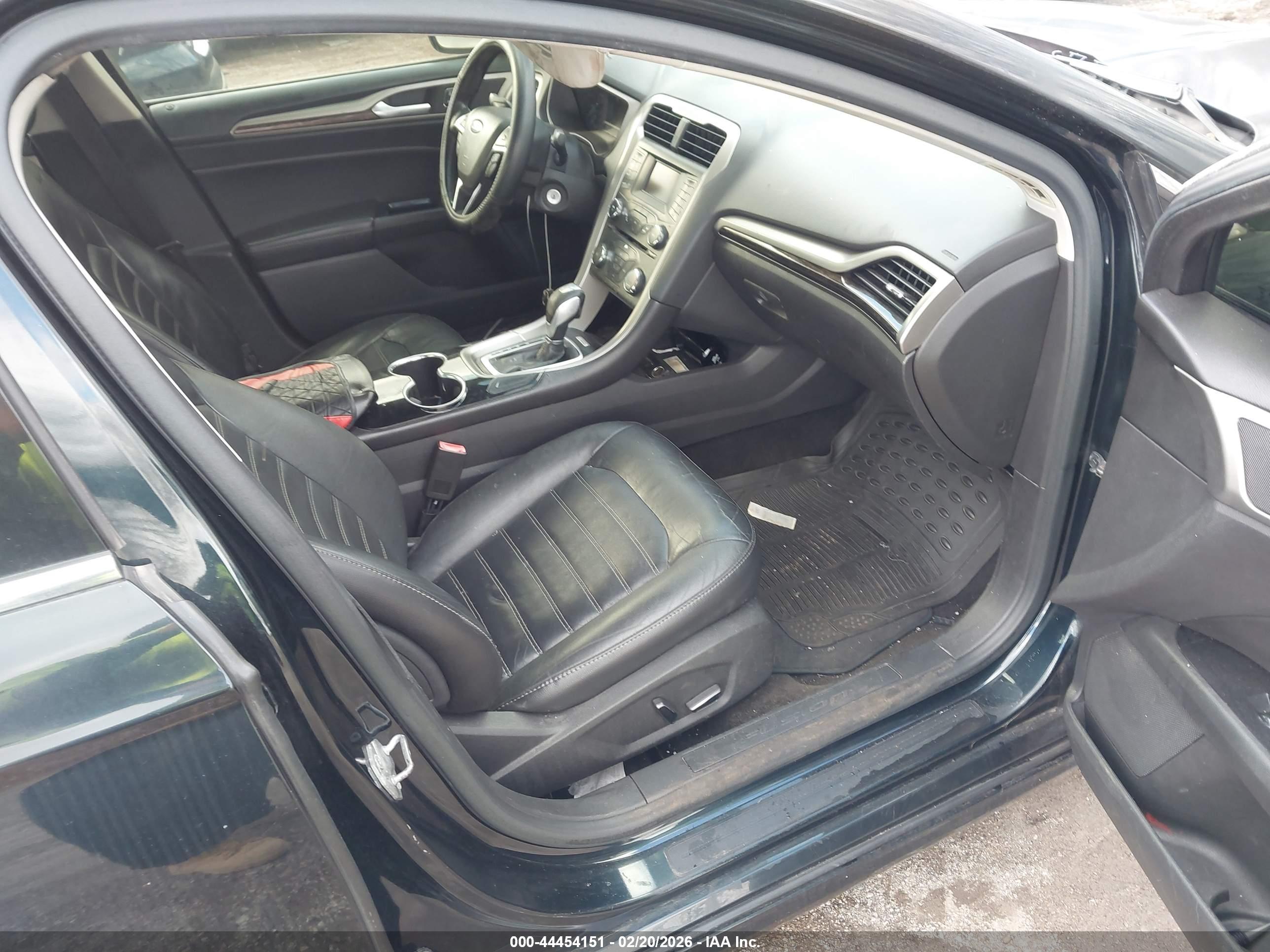 FORD FUSION image 5