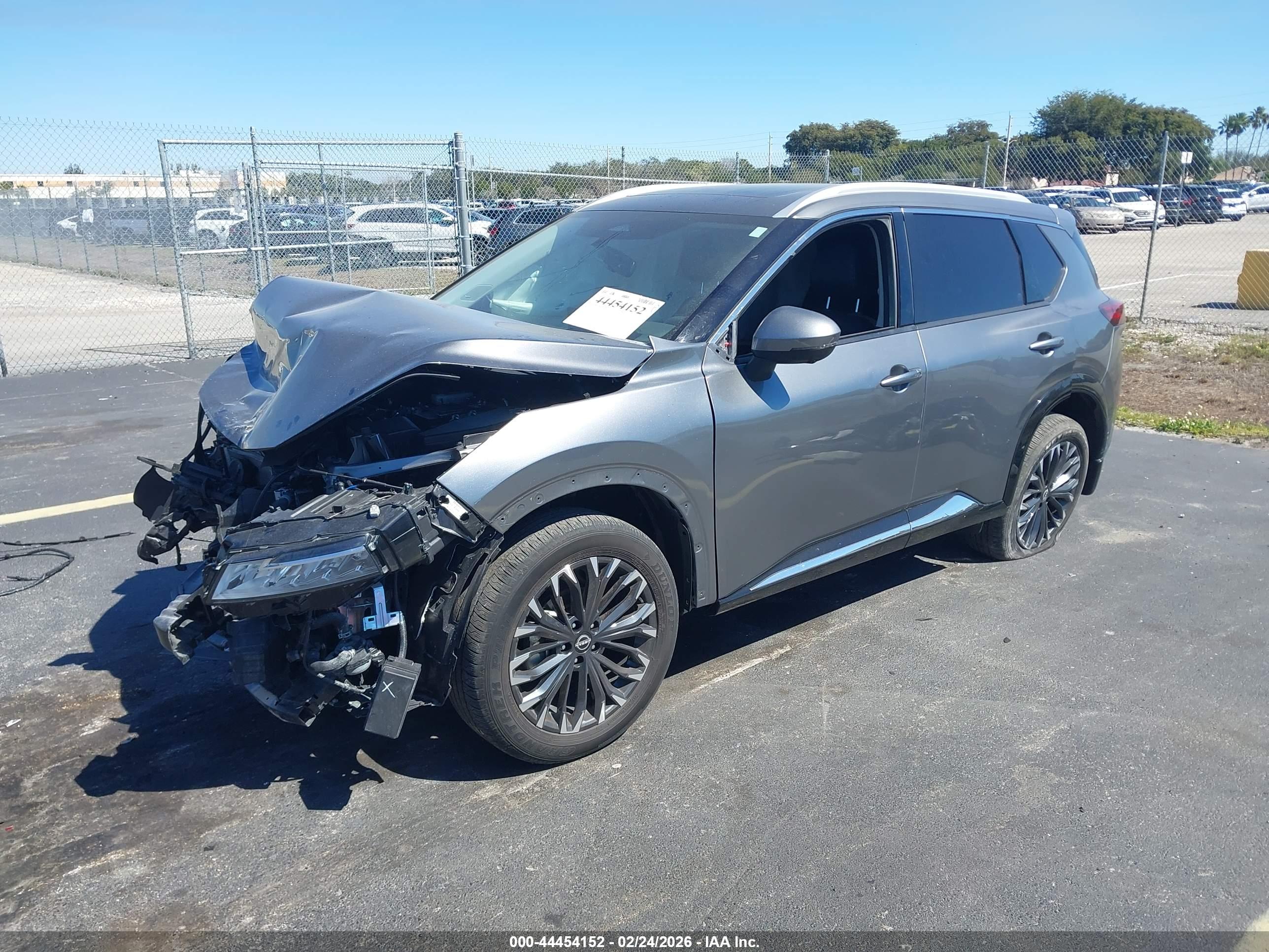 NISSAN ROGUE image 2