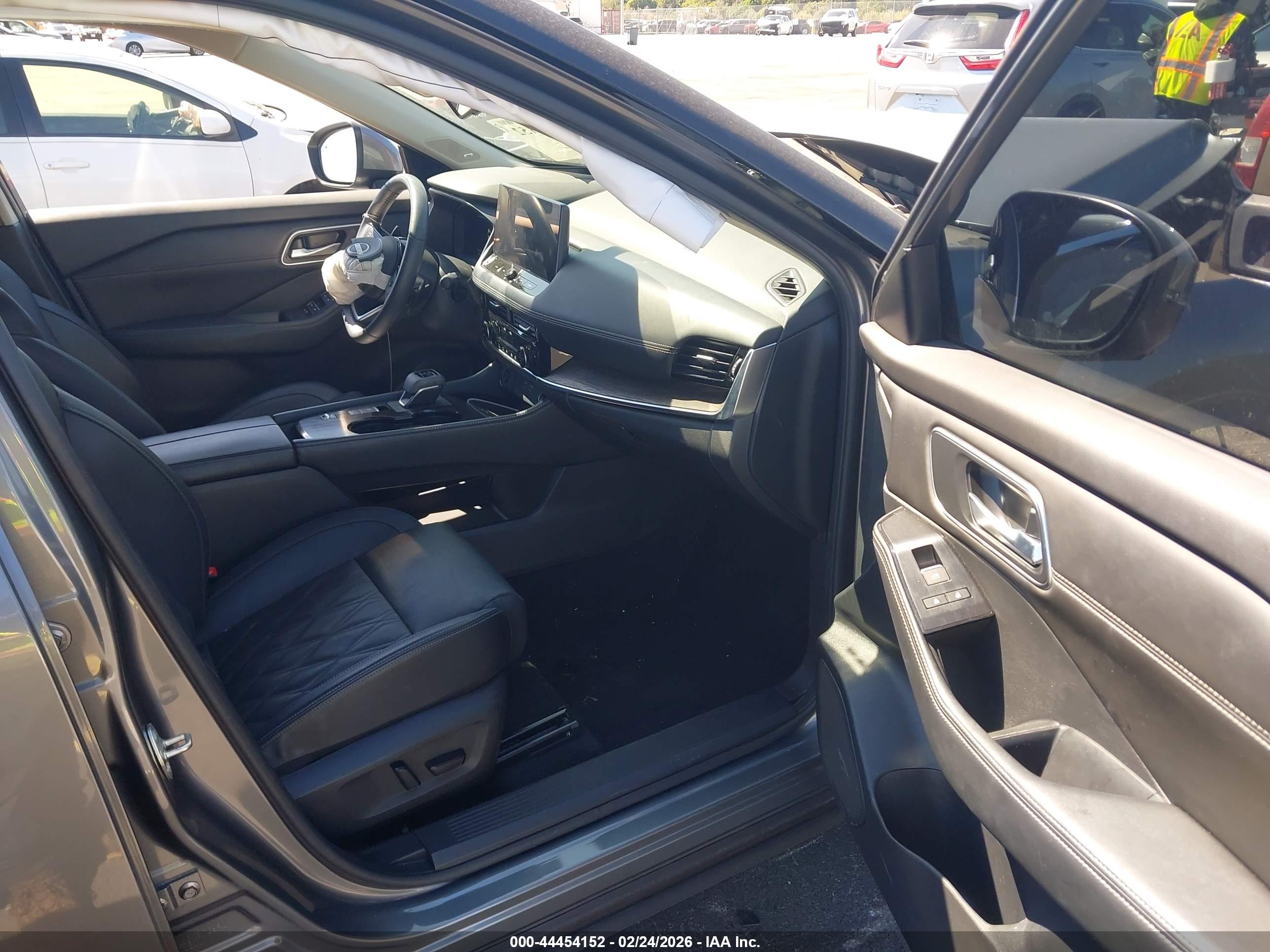 NISSAN ROGUE image 5