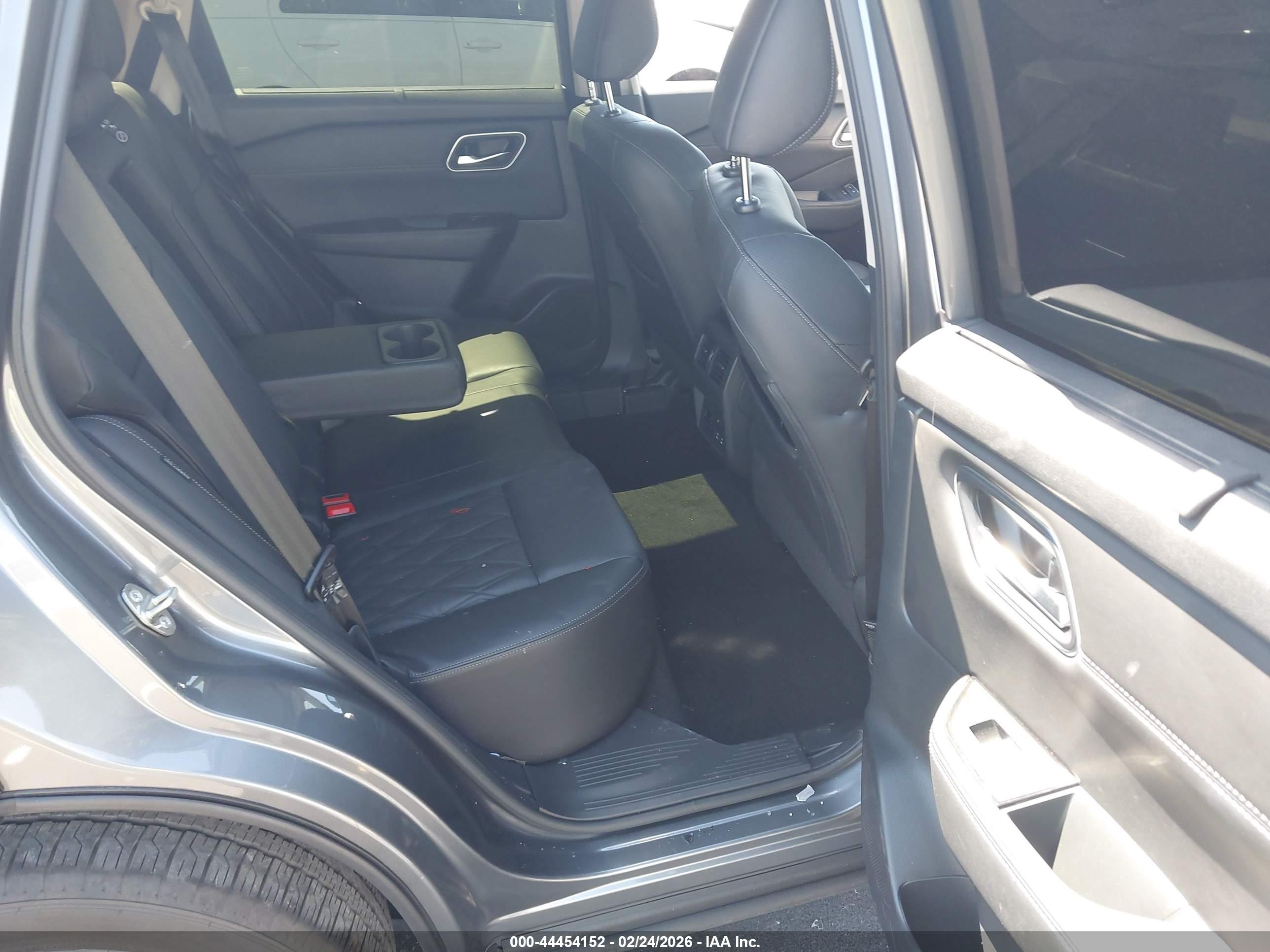 NISSAN ROGUE image 8