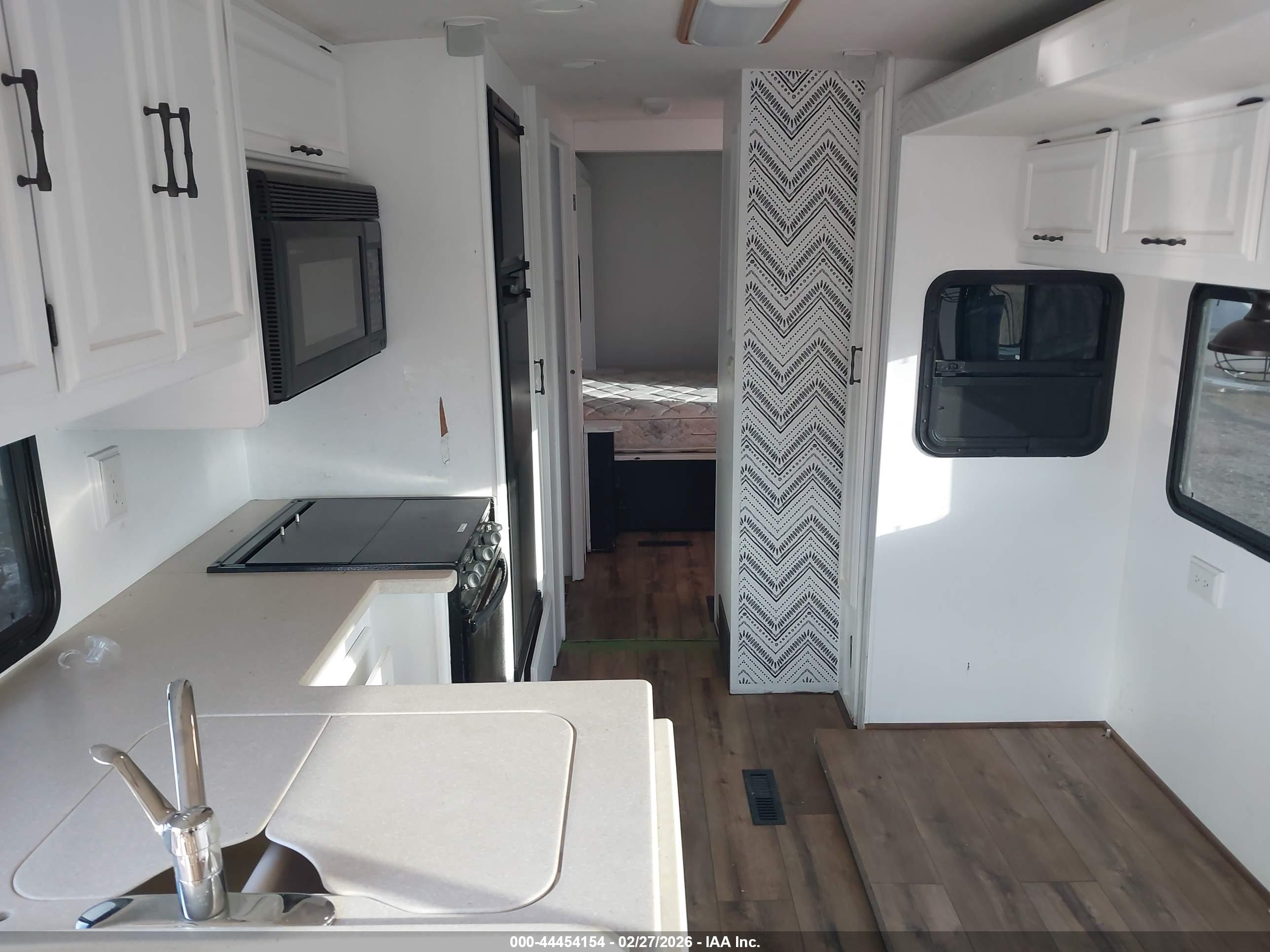 WINNEBAGO YOYAGE image 8