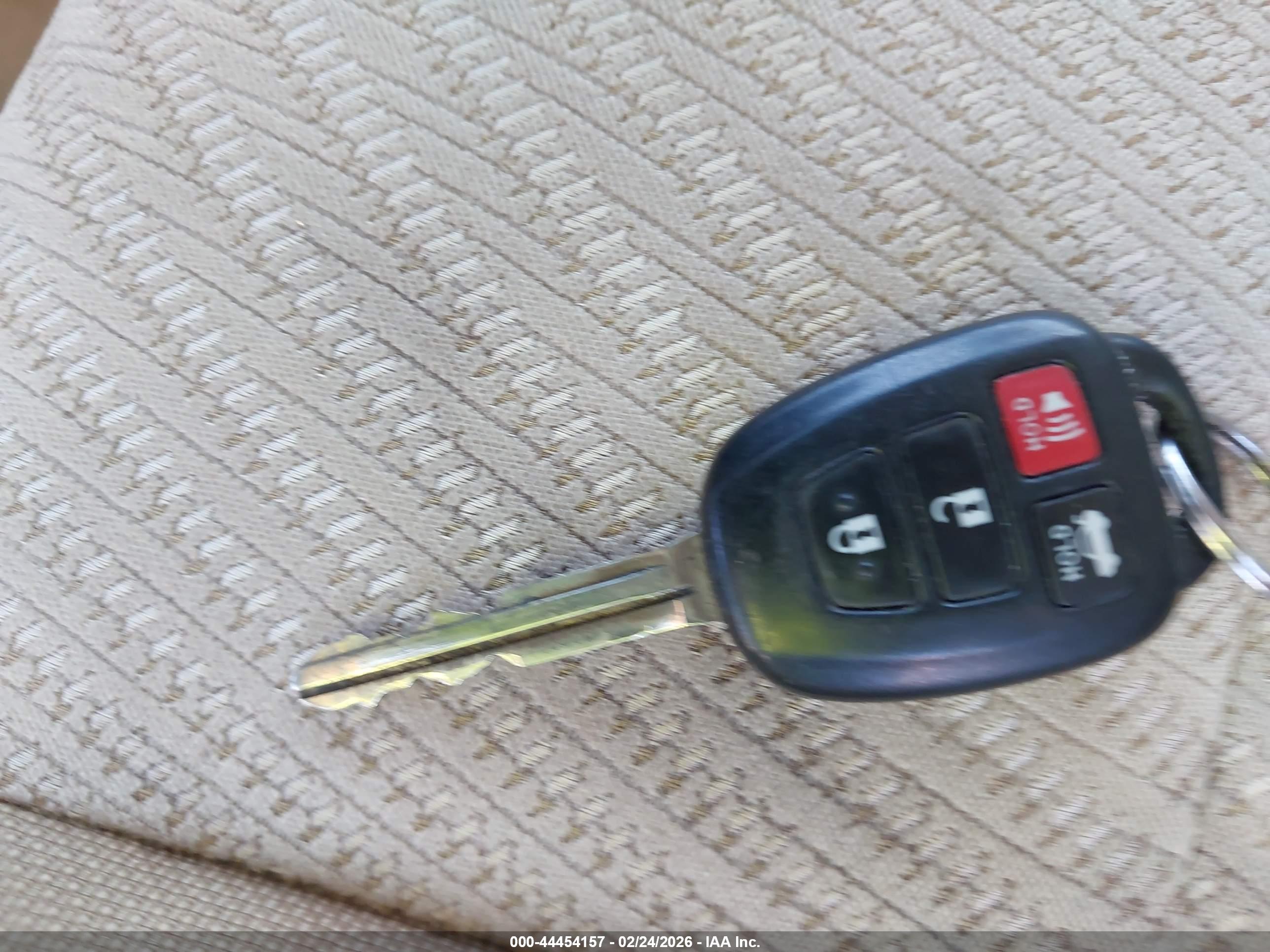 TOYOTA CAMRY image 11