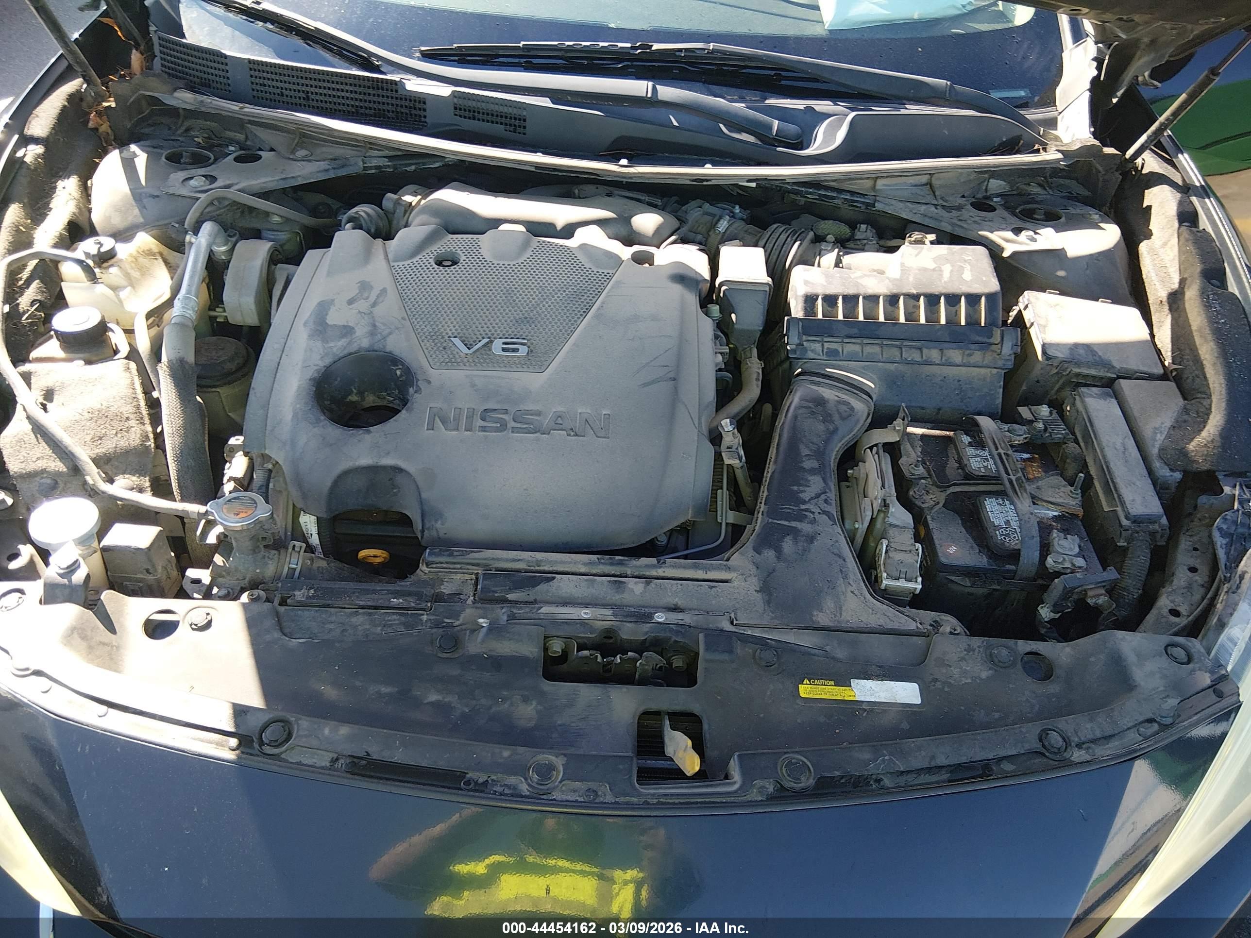NISSAN MAXIMA image 10