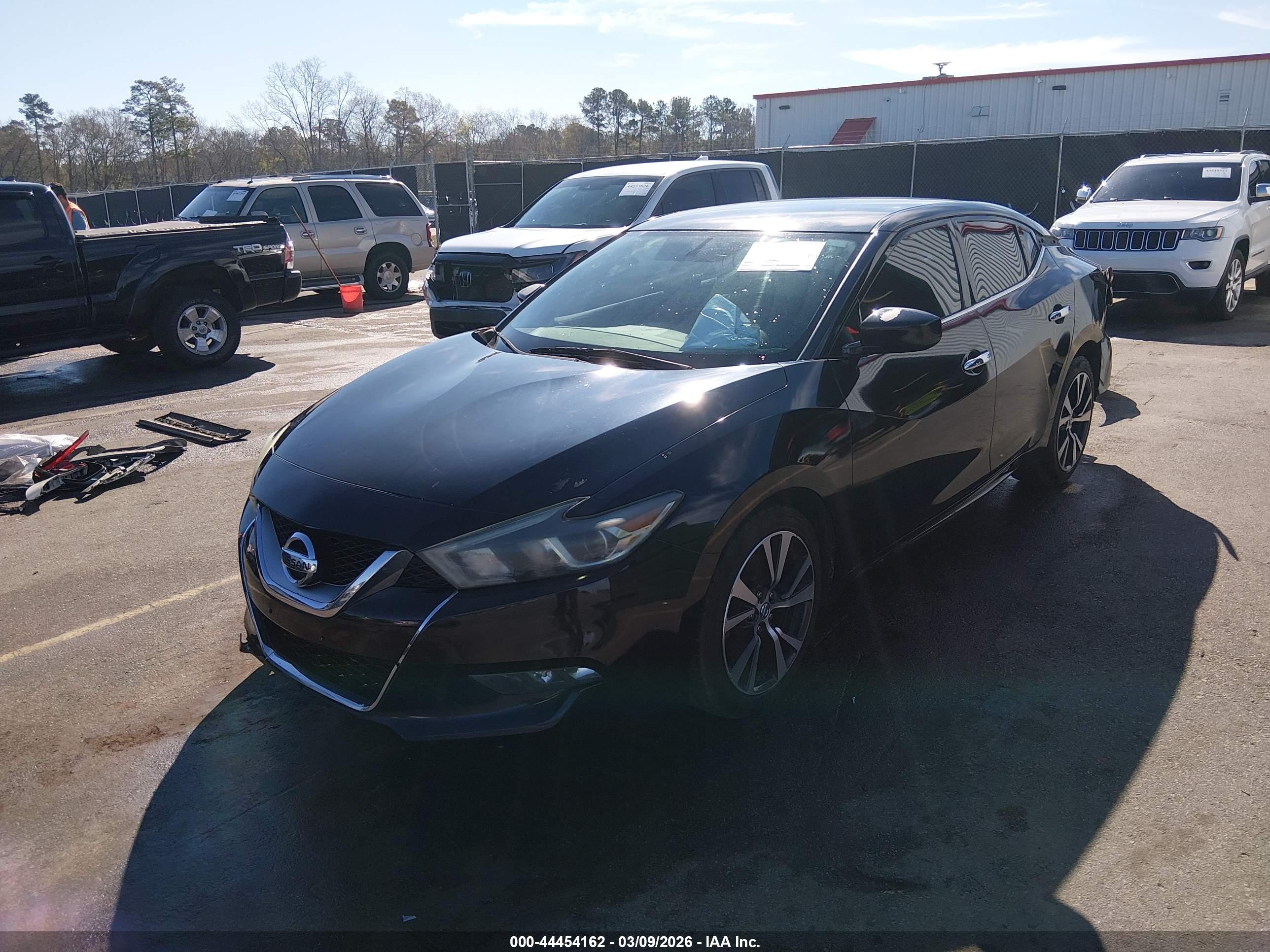 NISSAN MAXIMA image 2