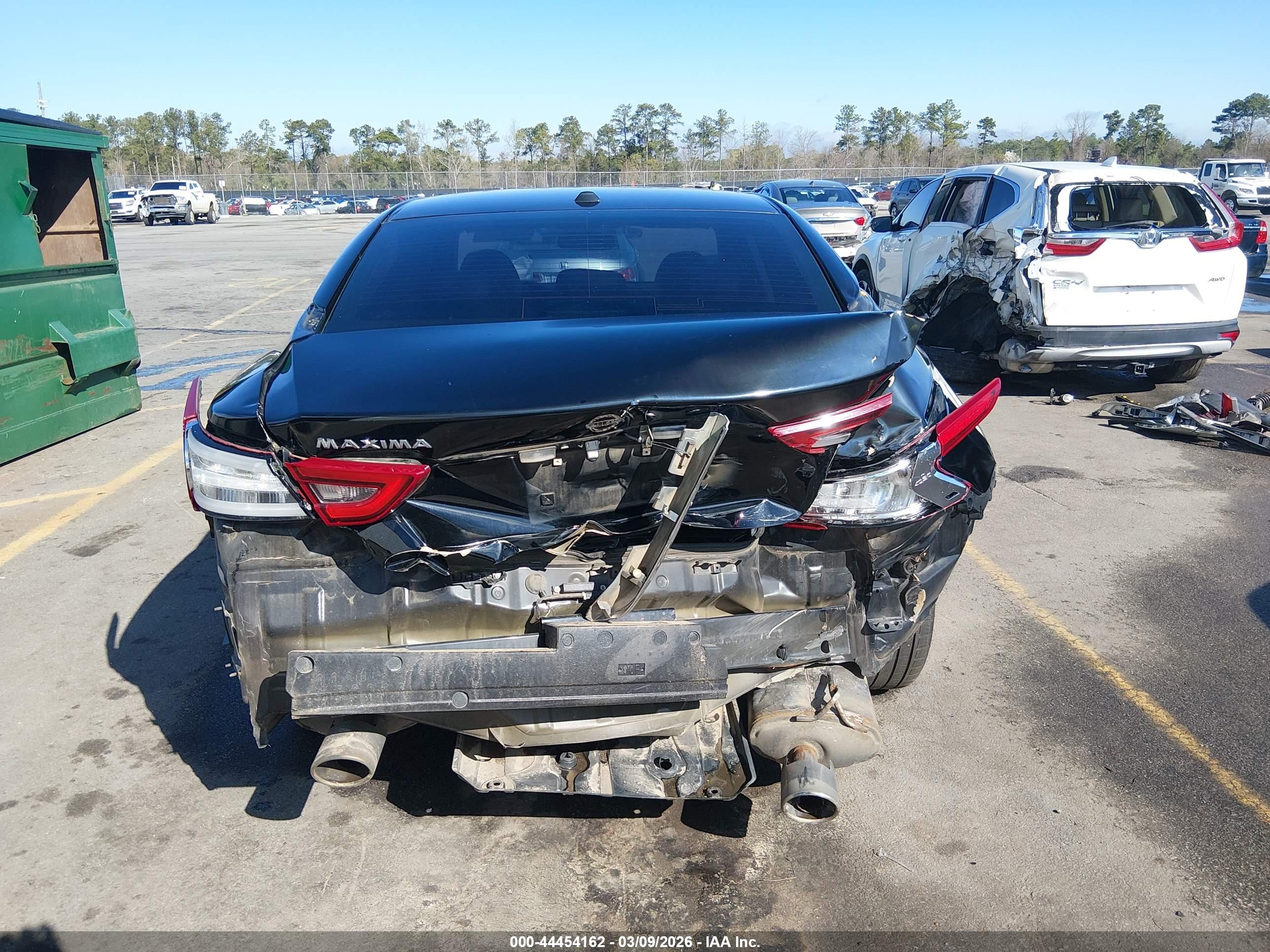 NISSAN MAXIMA image 6