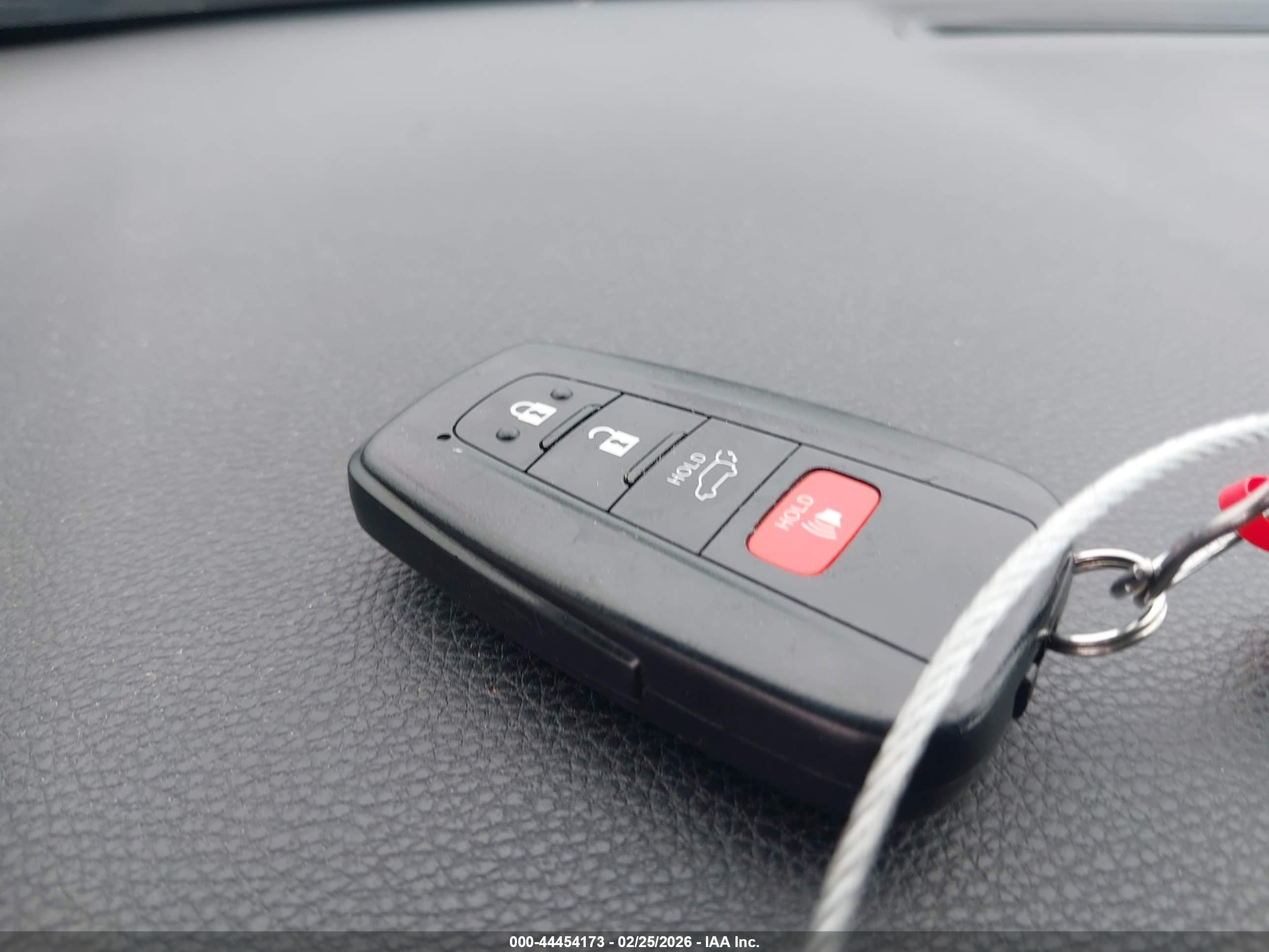 TOYOTA RAV4 image 11