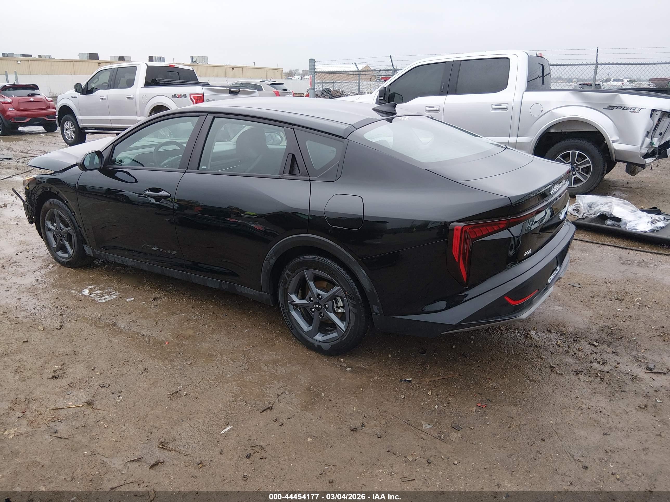 KIA K4 image 3