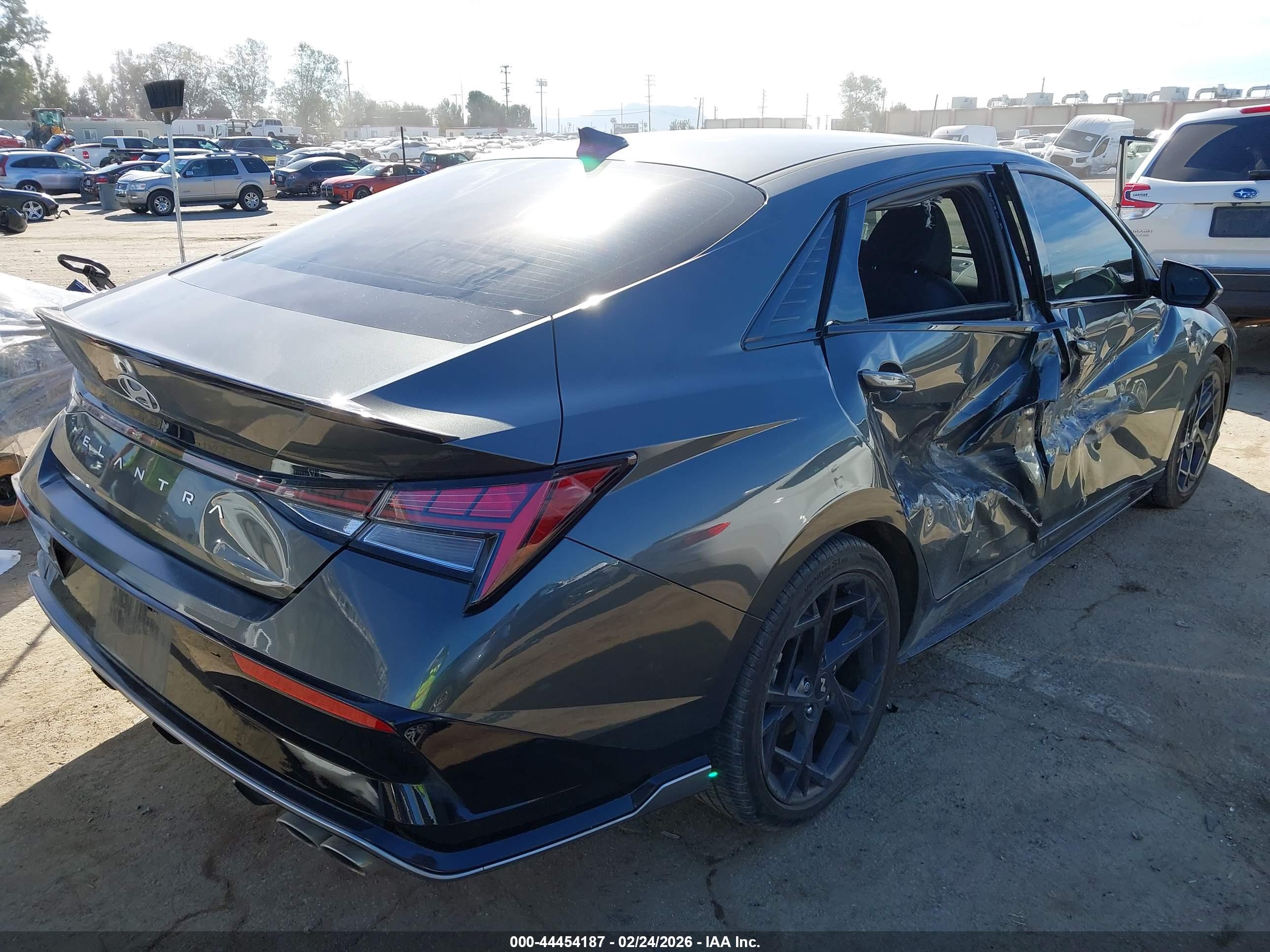 HYUNDAI ELANTRA image 4