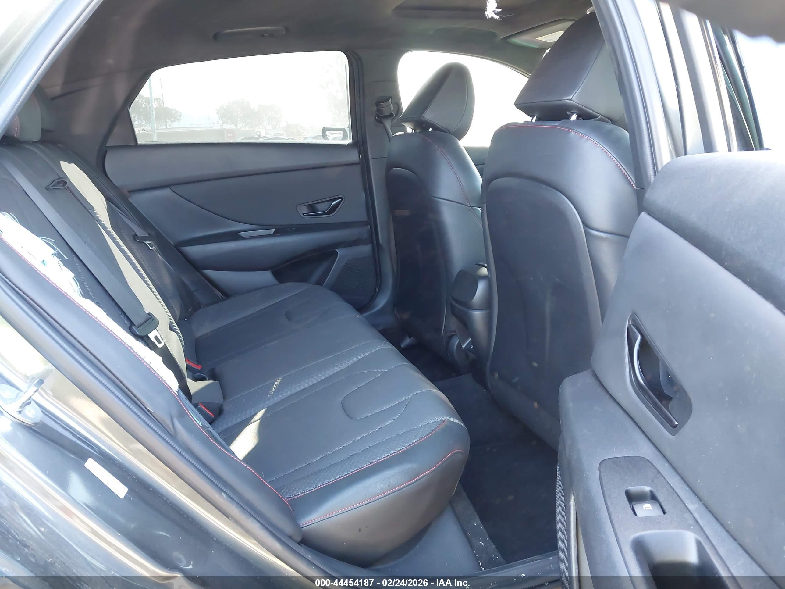HYUNDAI ELANTRA image 8
