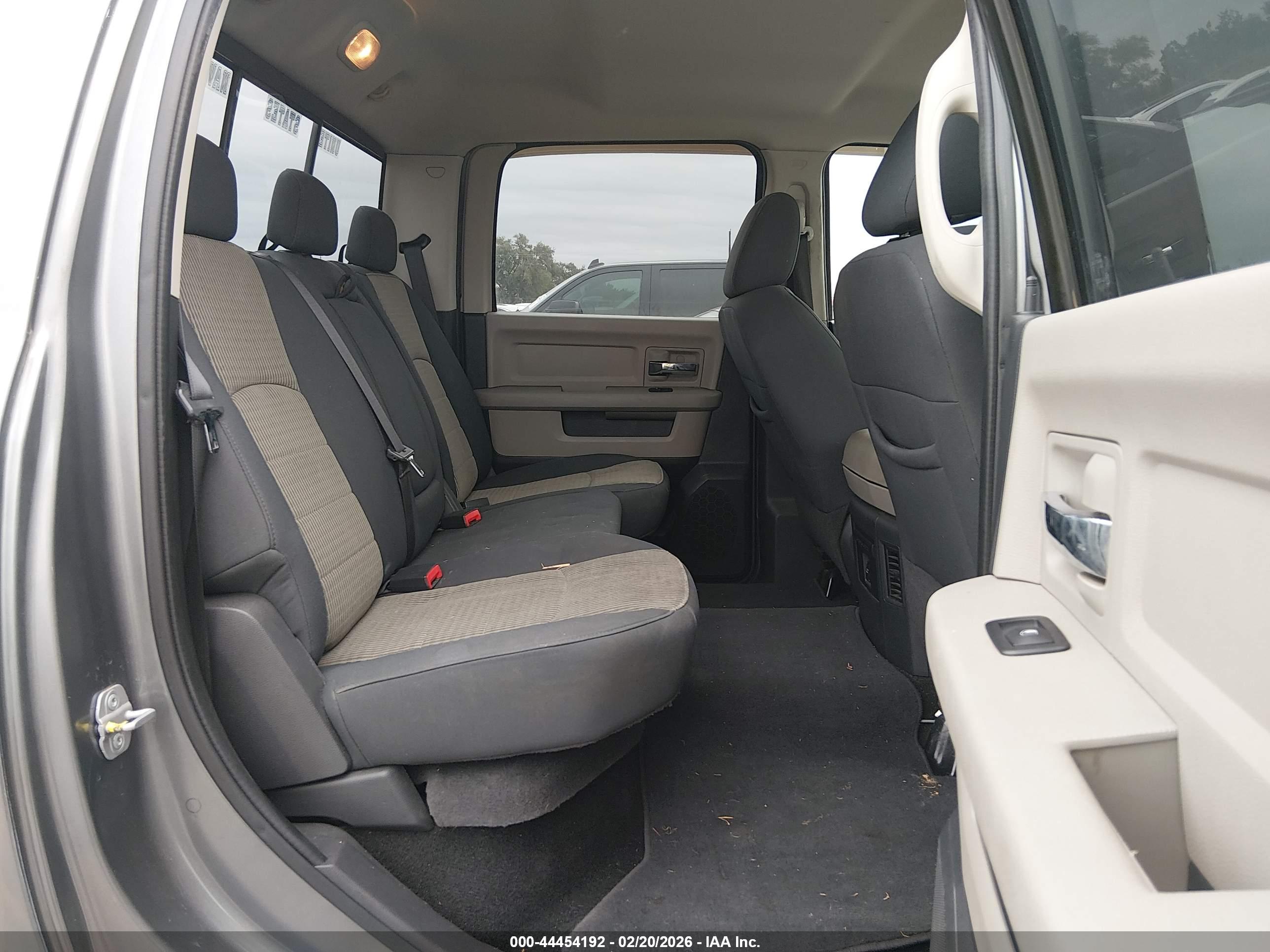 DODGE RAM image 8