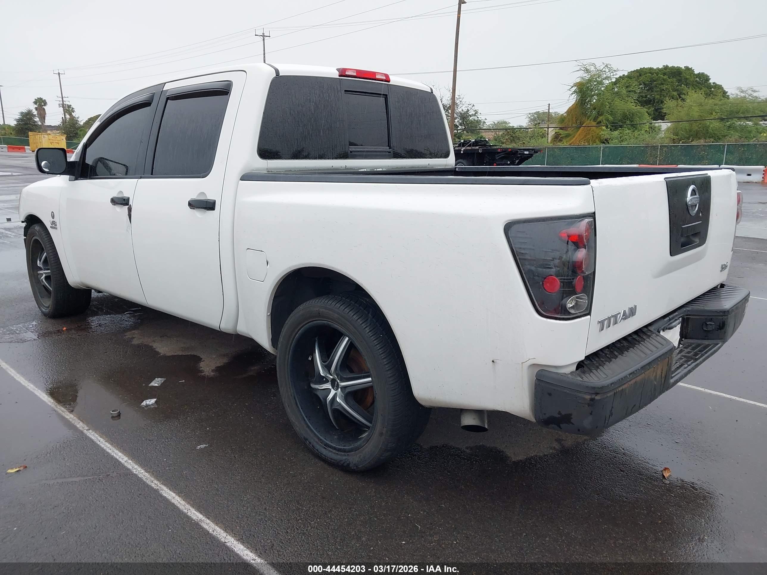 NISSAN TITAN image 3