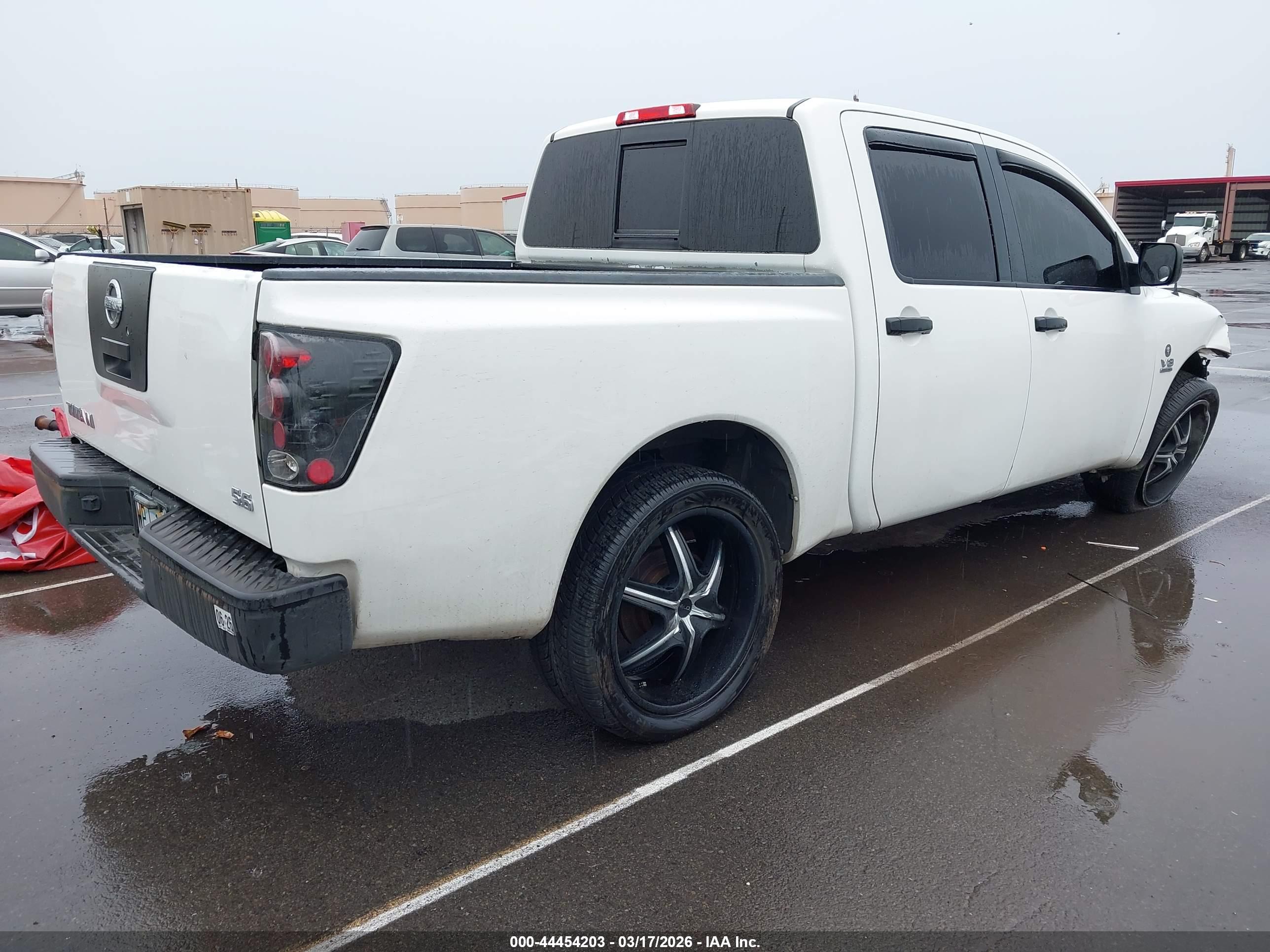 NISSAN TITAN image 4