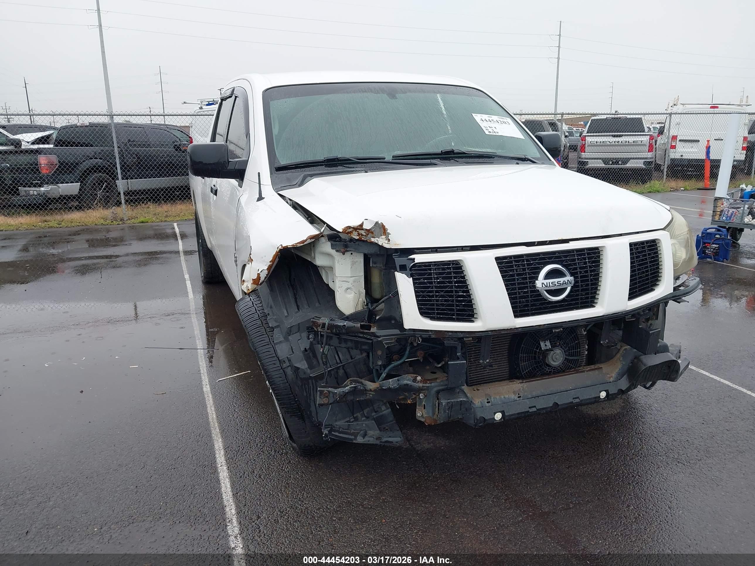 NISSAN TITAN image 6