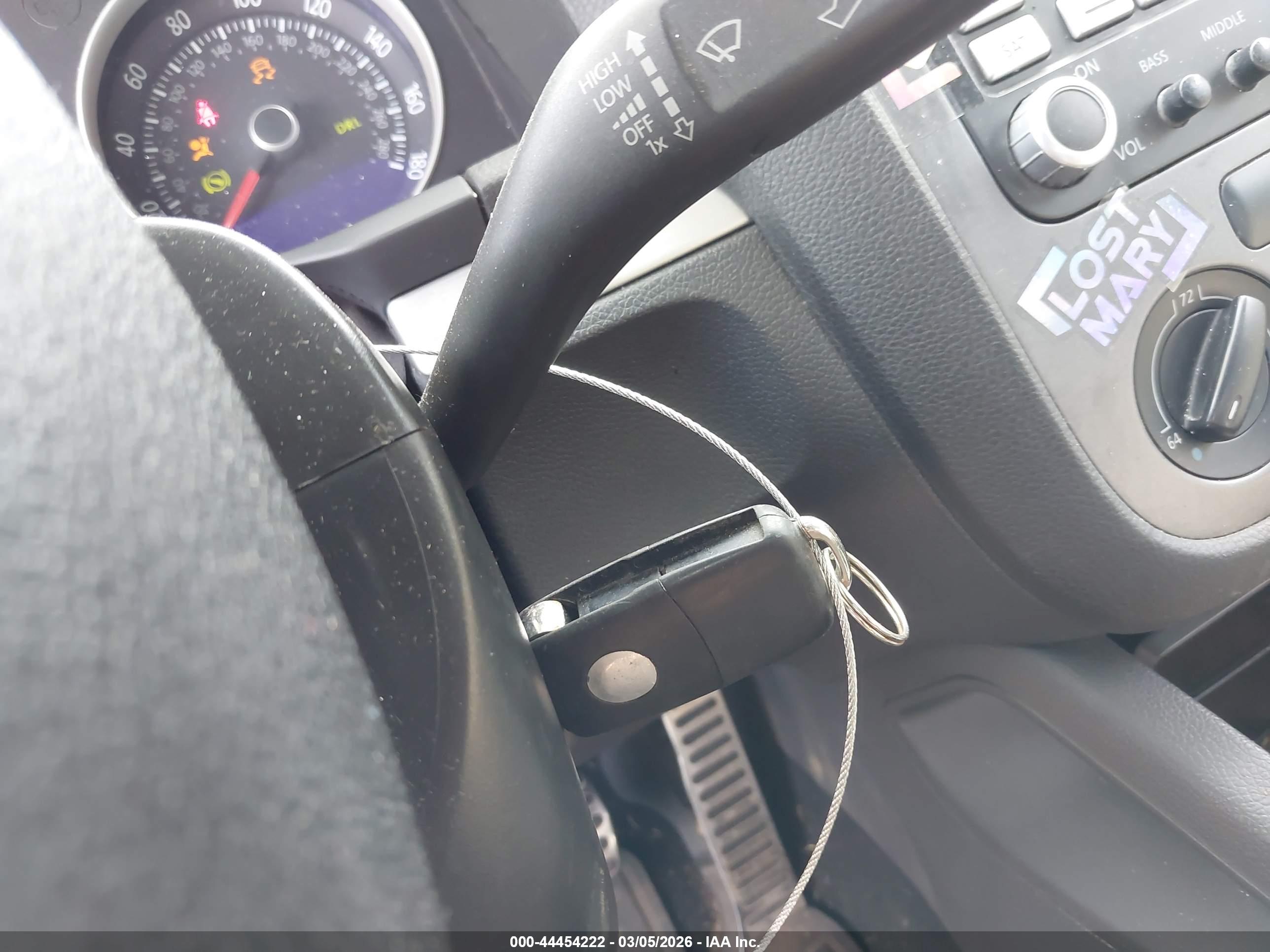 VOLKSWAGEN GTI image 11