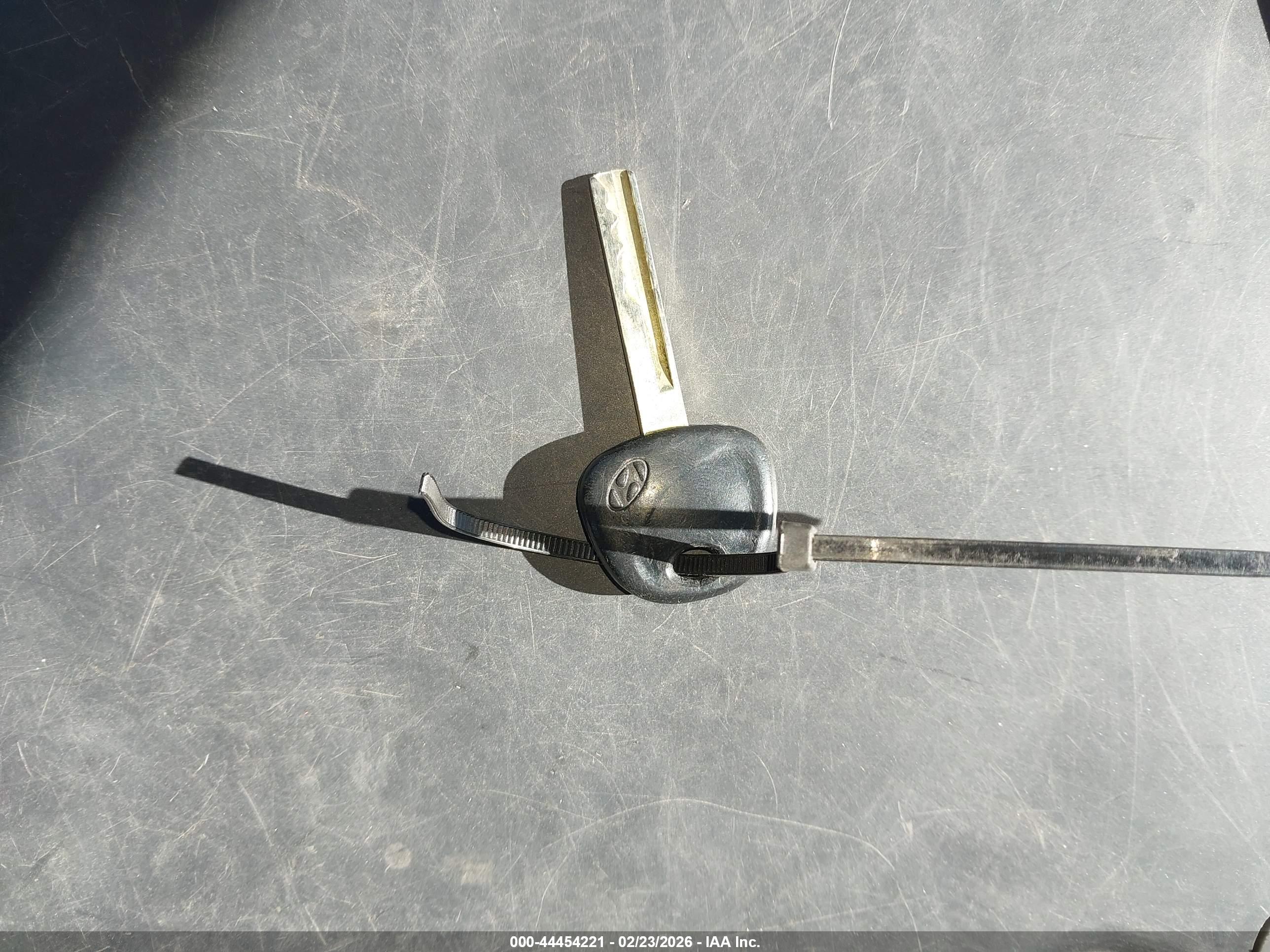 HYUNDAI ACCENT image 11