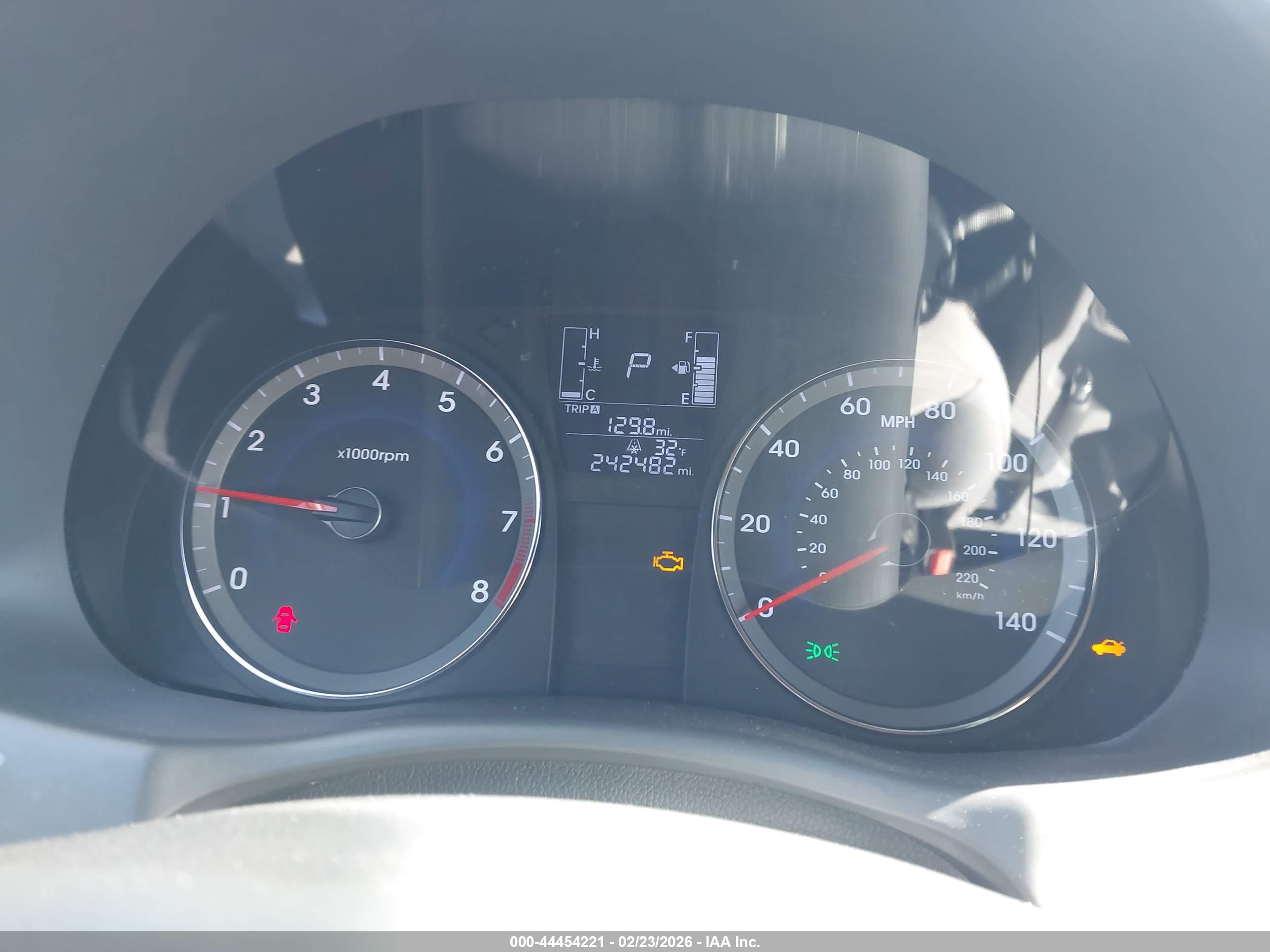 HYUNDAI ACCENT image 7
