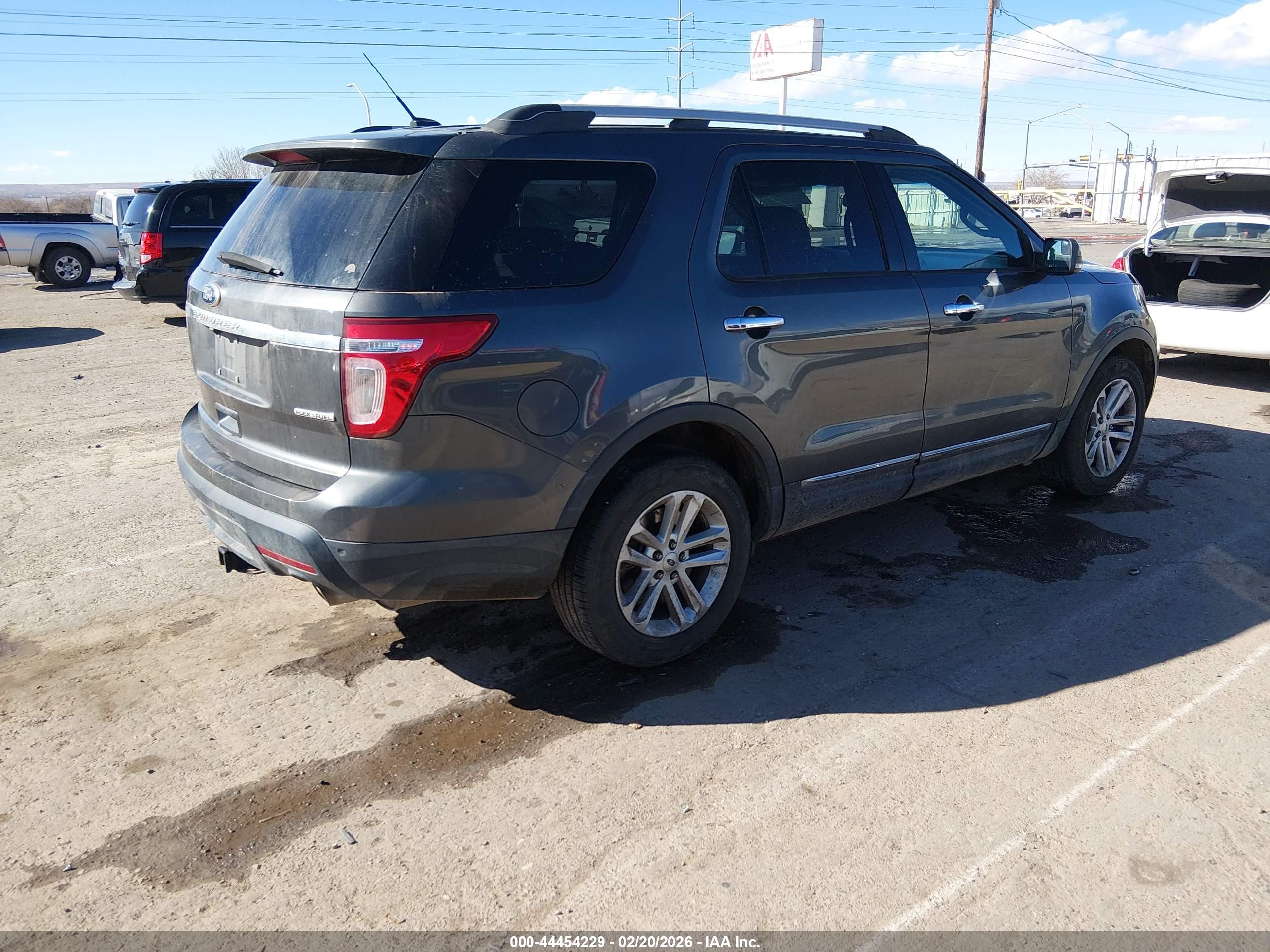 FORD EXPLORER image 4