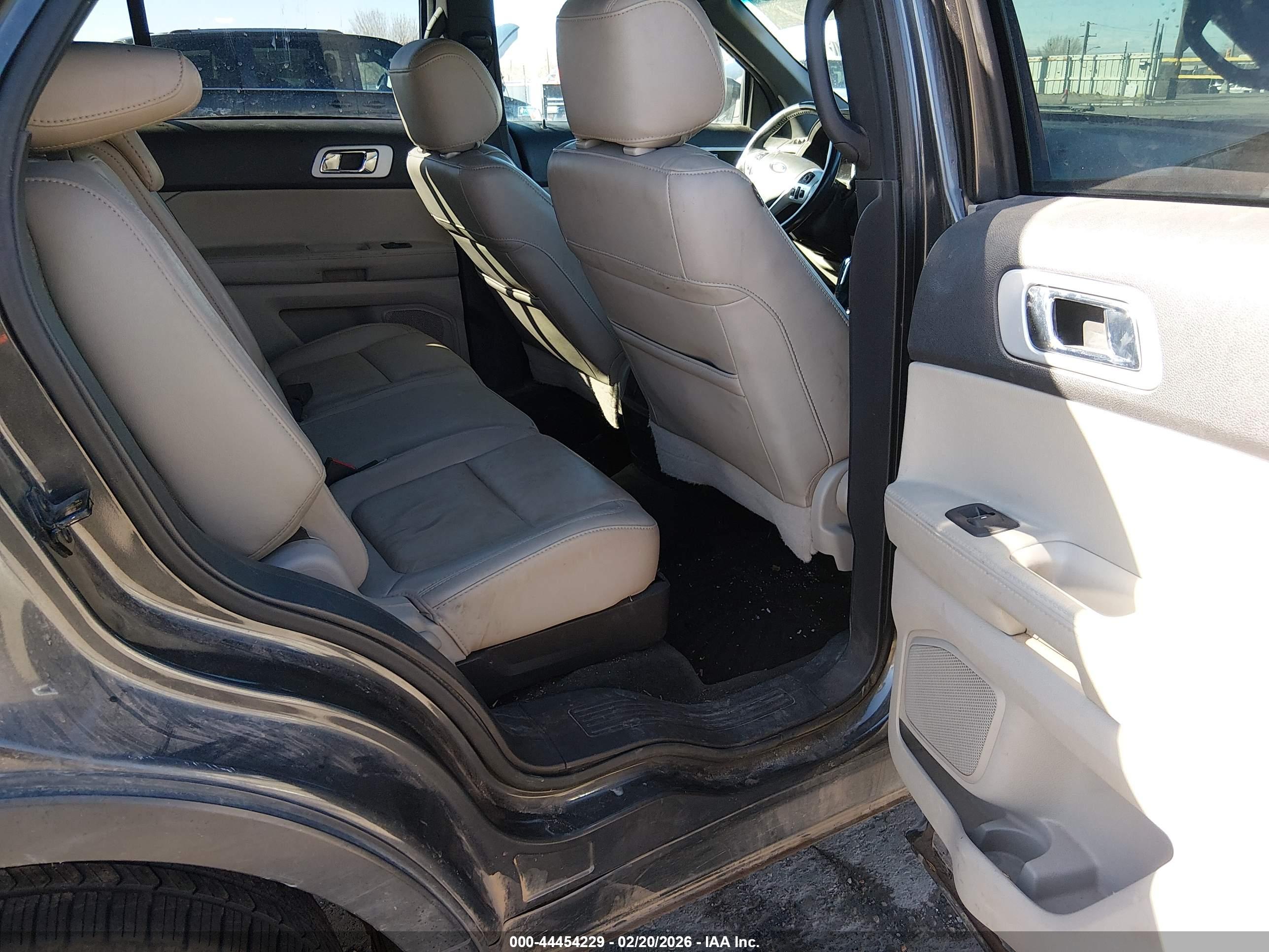 FORD EXPLORER image 8