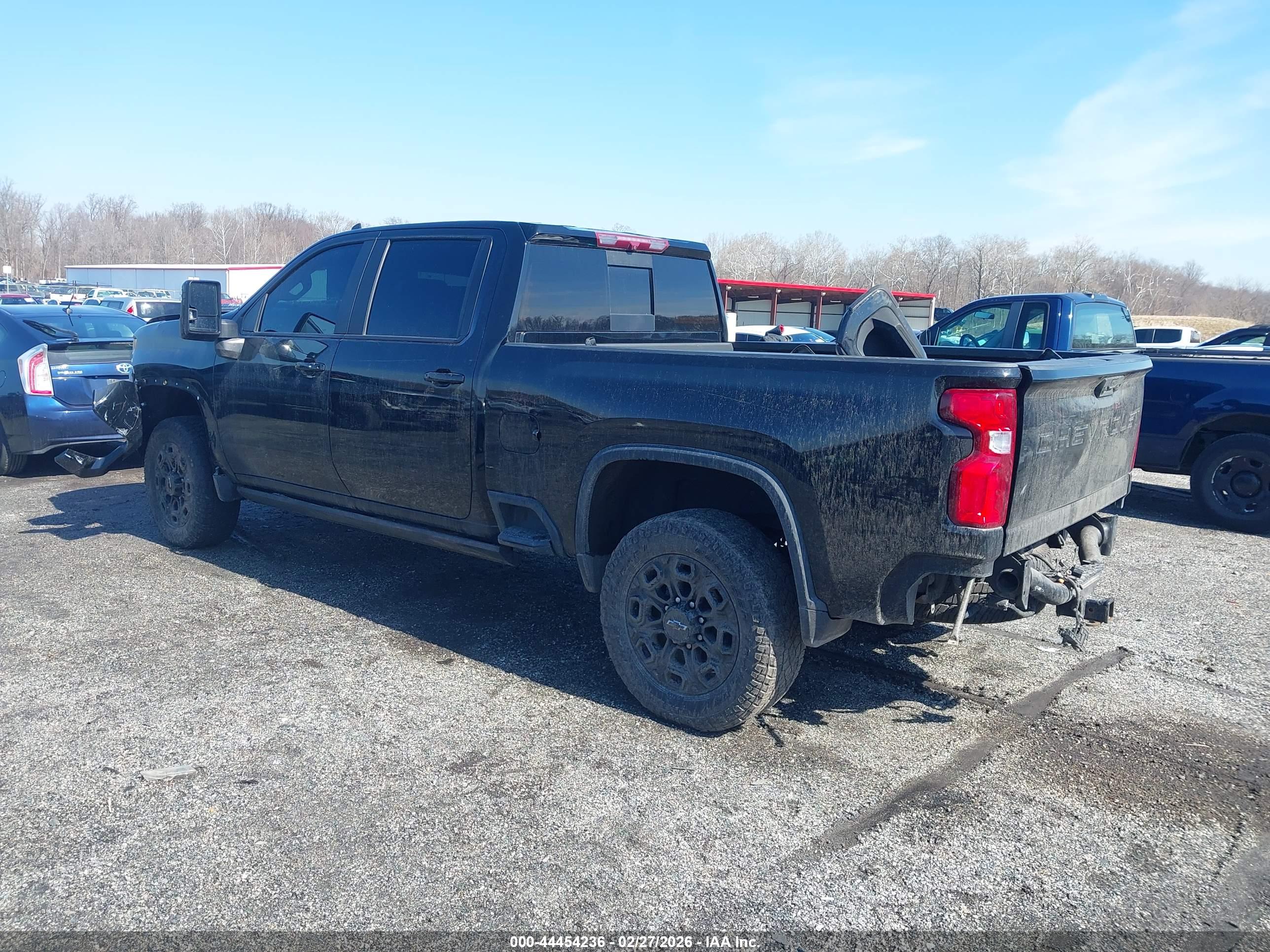 CHEVROLET SILVERADO image 3