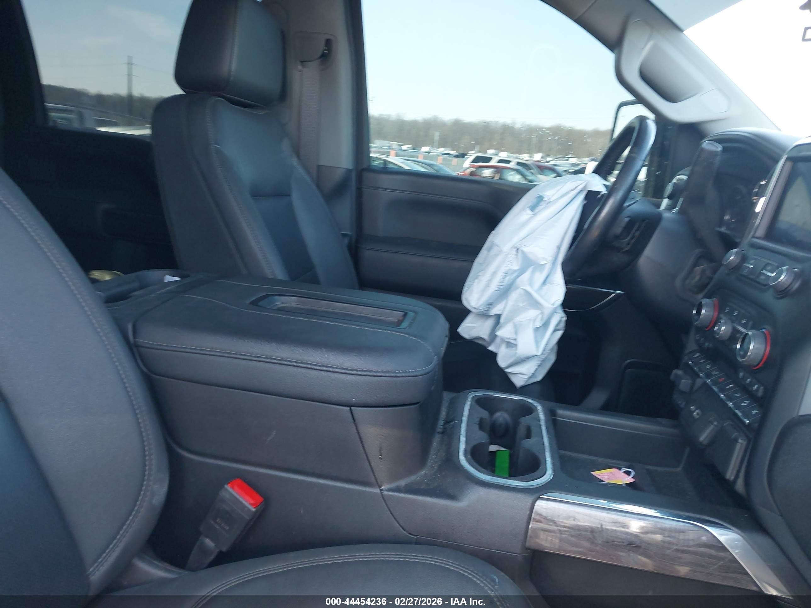 CHEVROLET SILVERADO image 5
