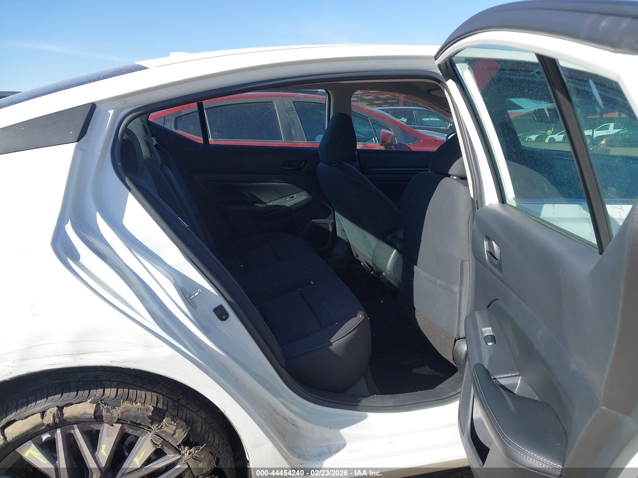 NISSAN ALTIMA image 8