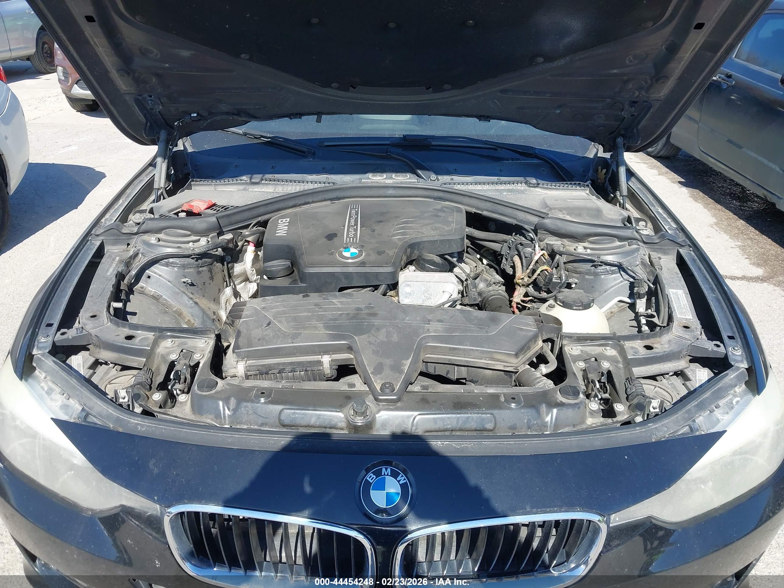BMW 320I image 10