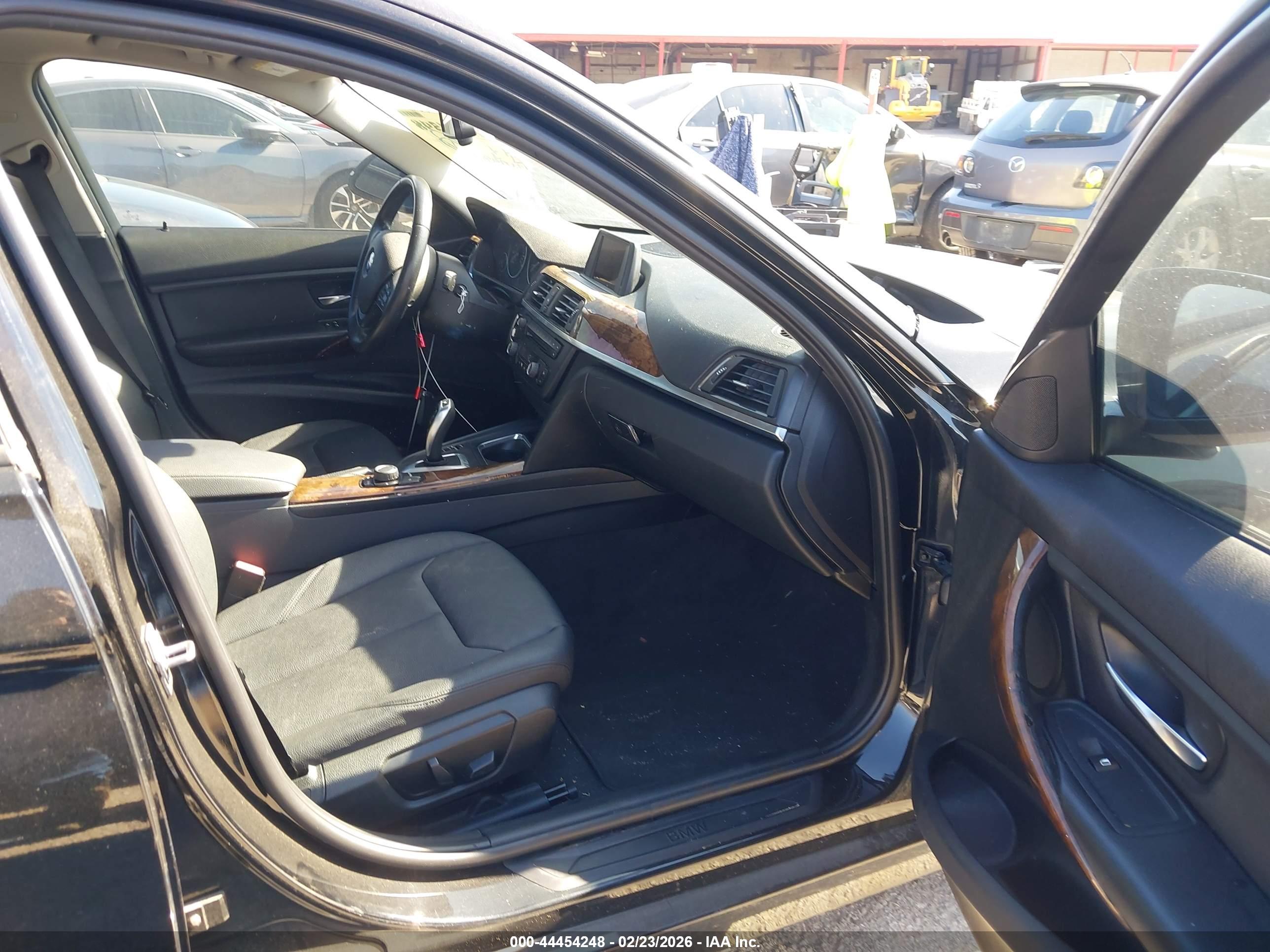BMW 320I image 5