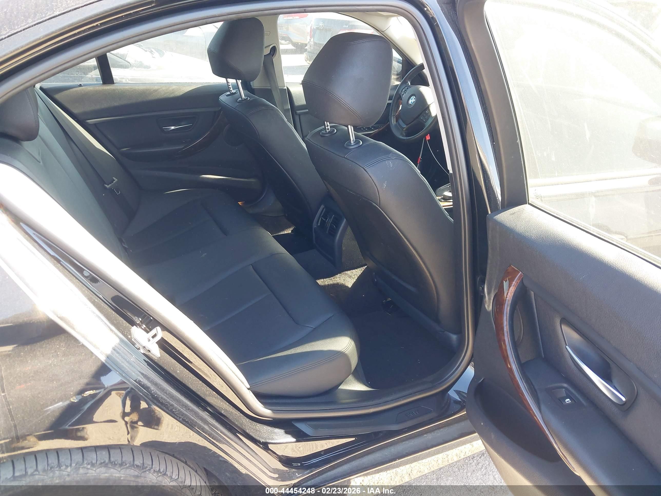 BMW 320I image 8