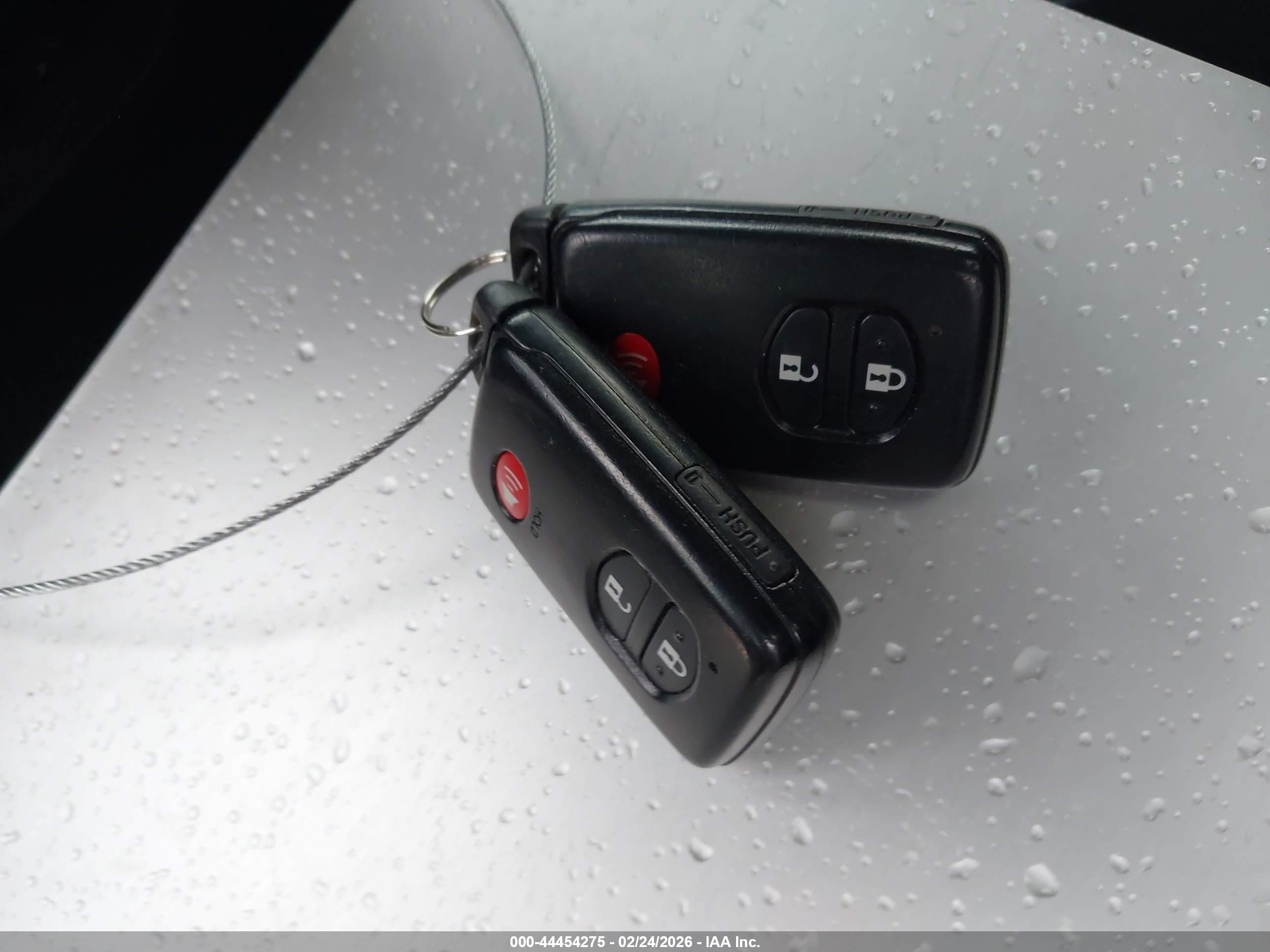 TOYOTA PRIUS image 11