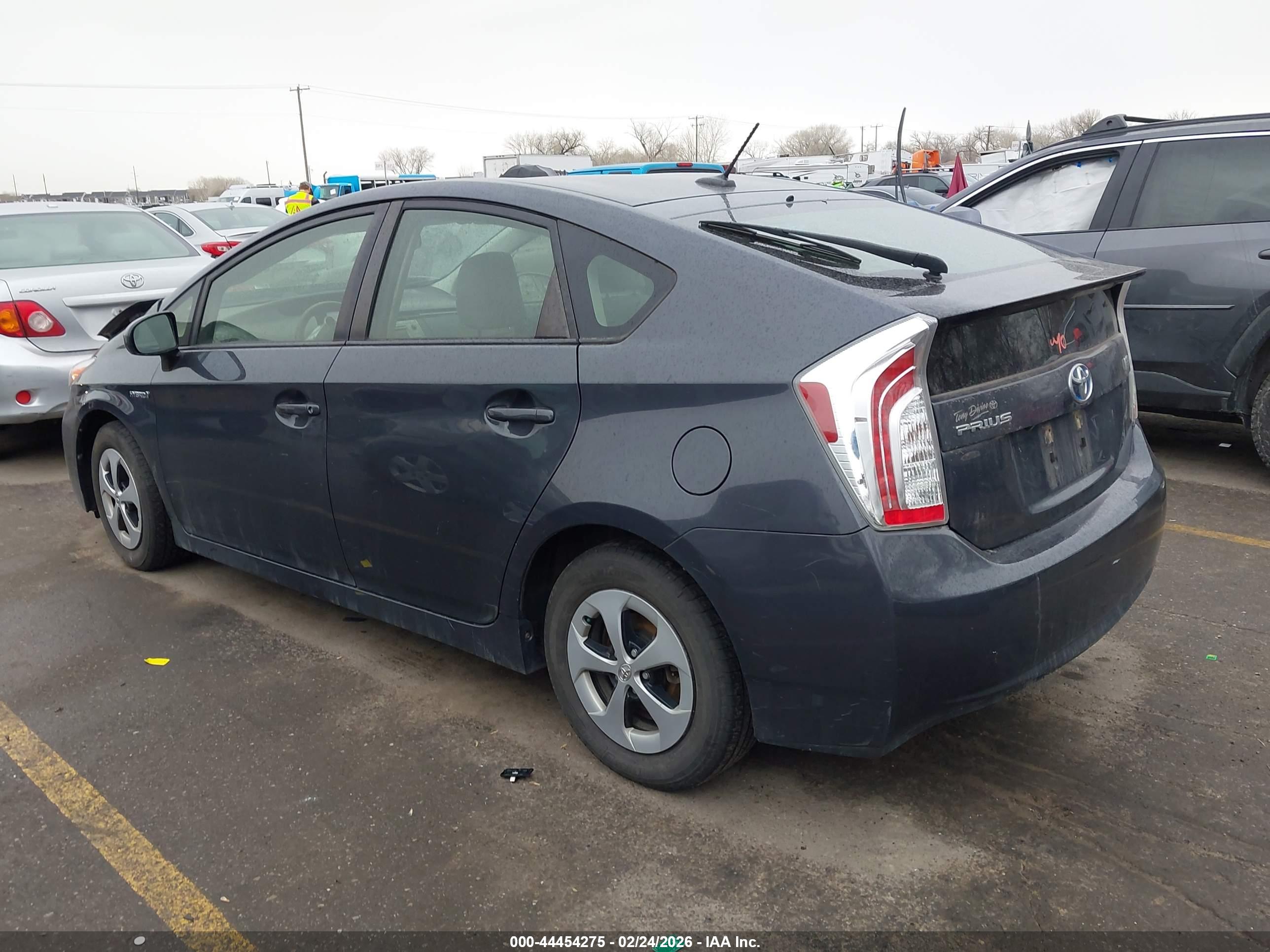 TOYOTA PRIUS image 3