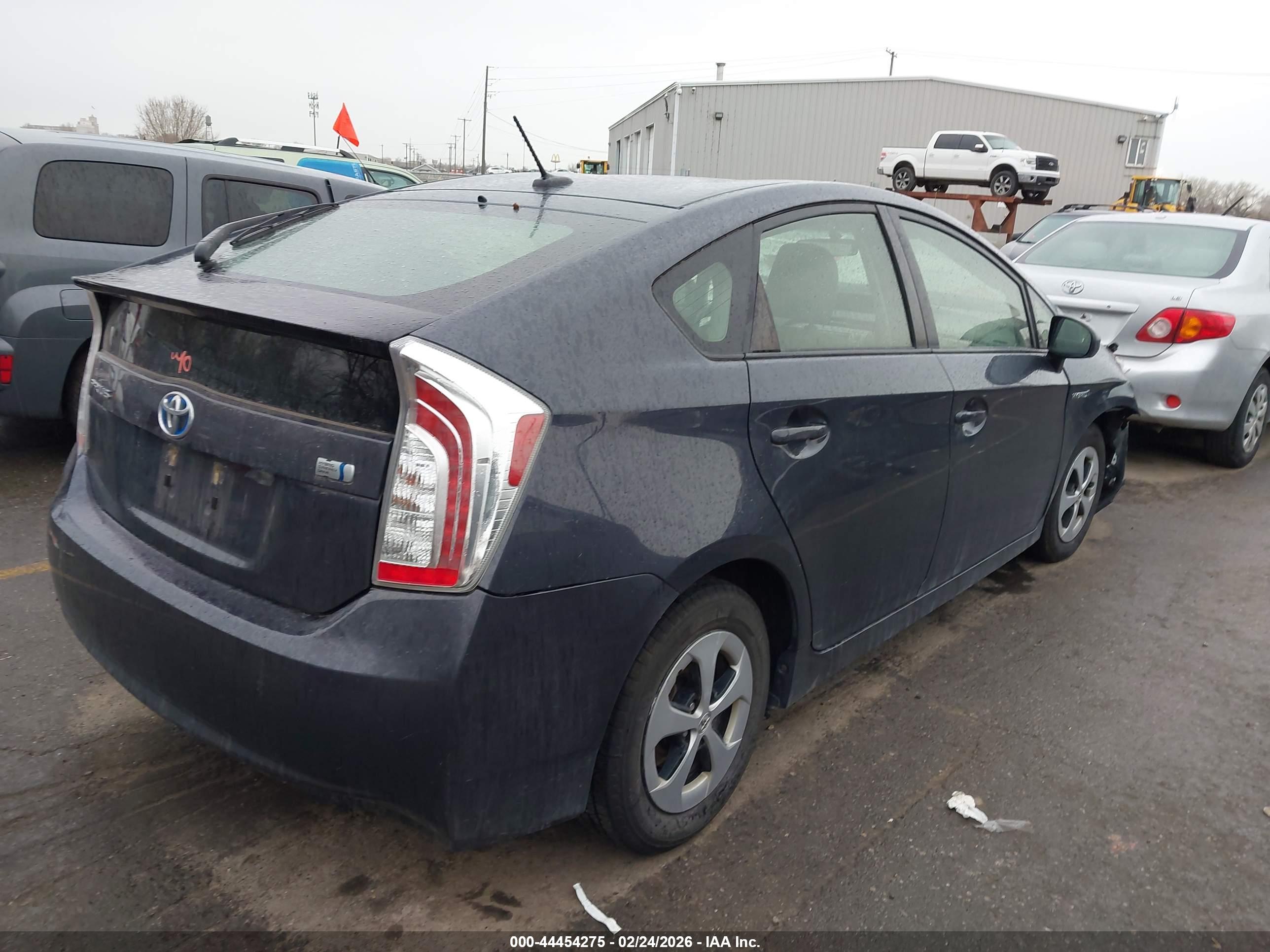 TOYOTA PRIUS image 4