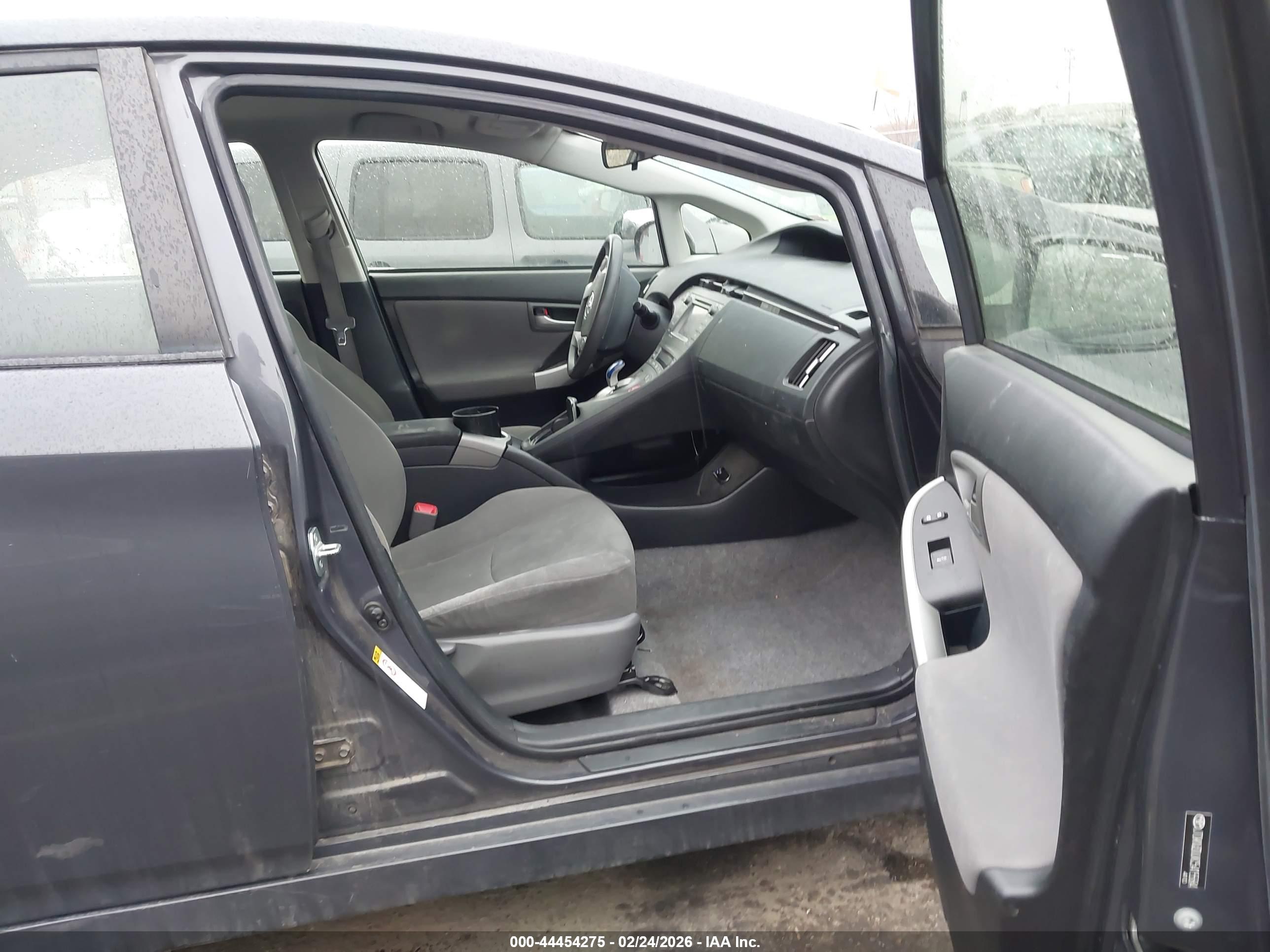 TOYOTA PRIUS image 5