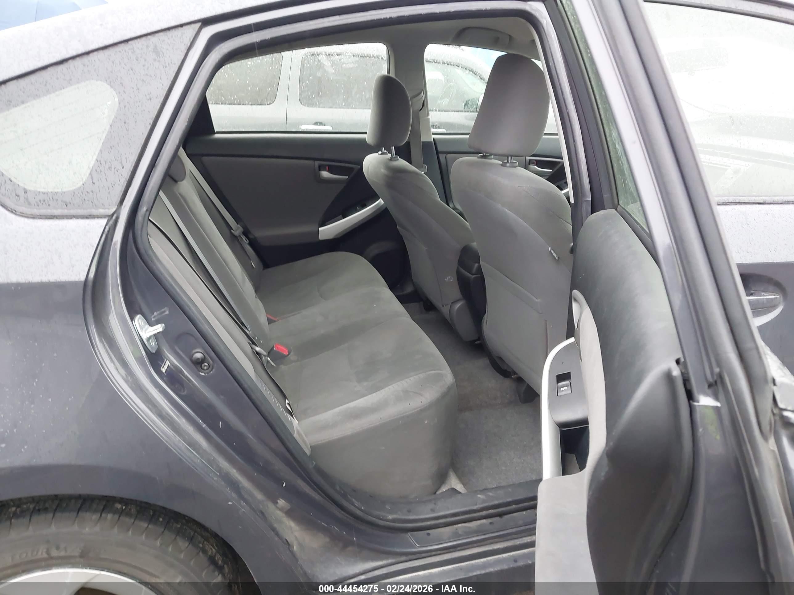 TOYOTA PRIUS image 8