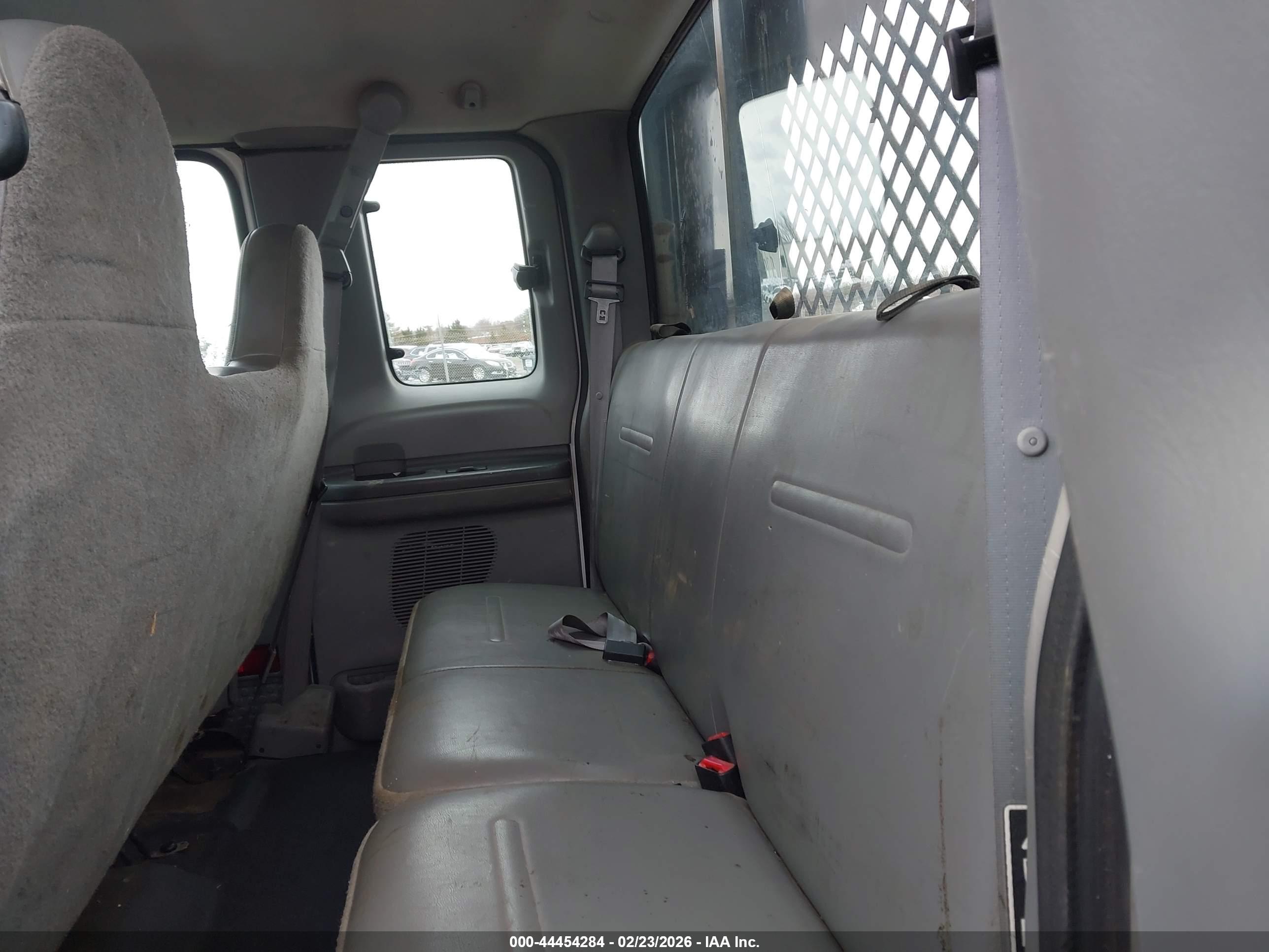 FORD F-550 image 8
