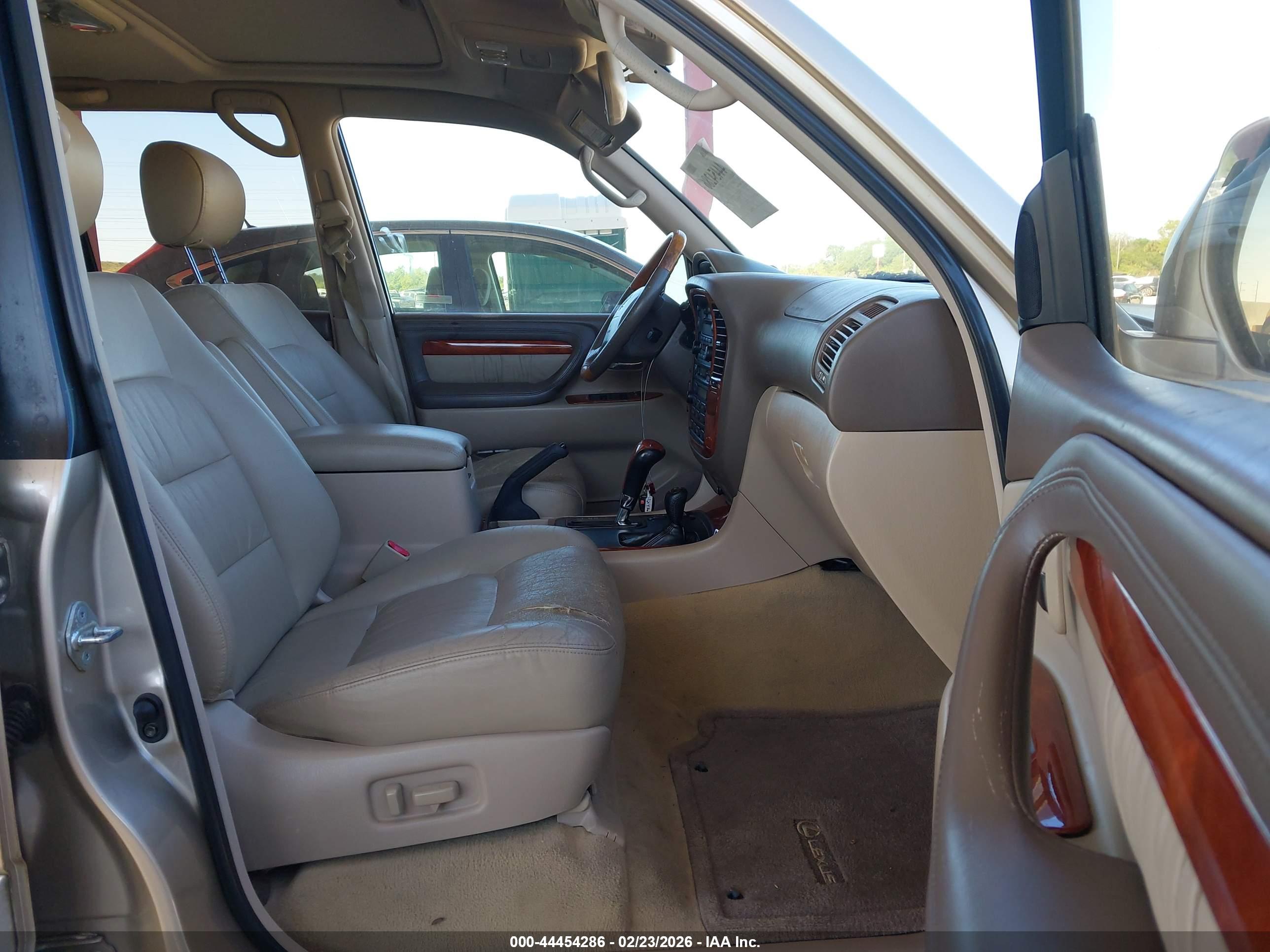 LEXUS LX image 5
