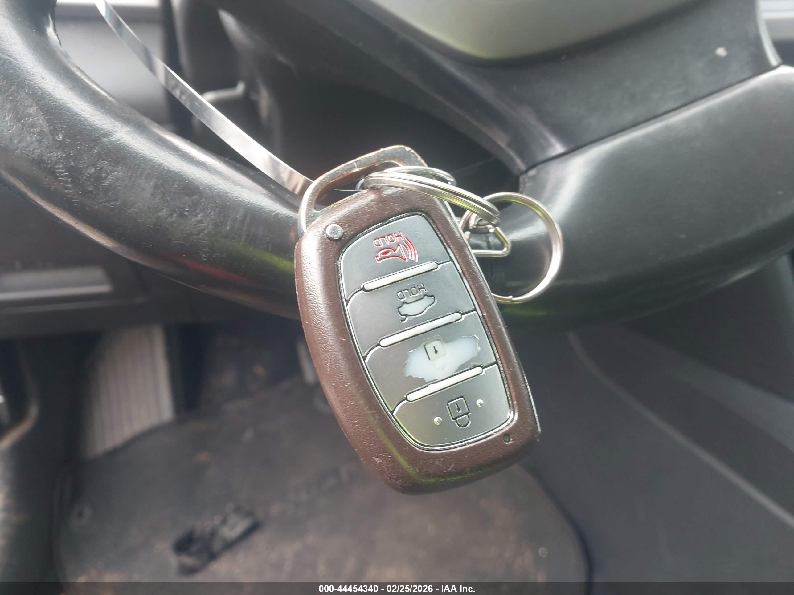 HYUNDAI ELANTRA image 11