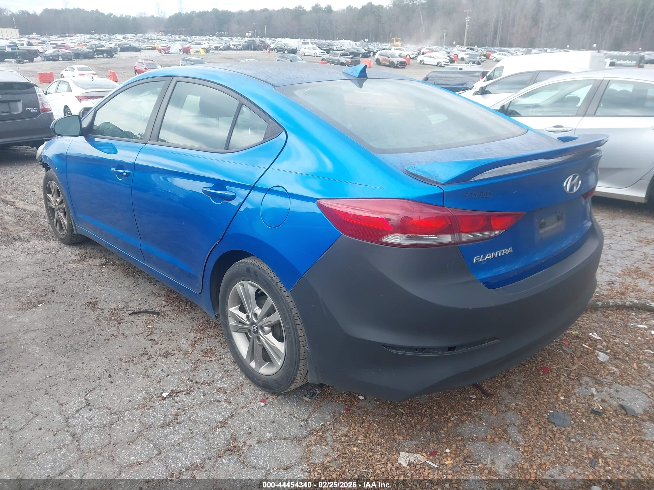 HYUNDAI ELANTRA image 3