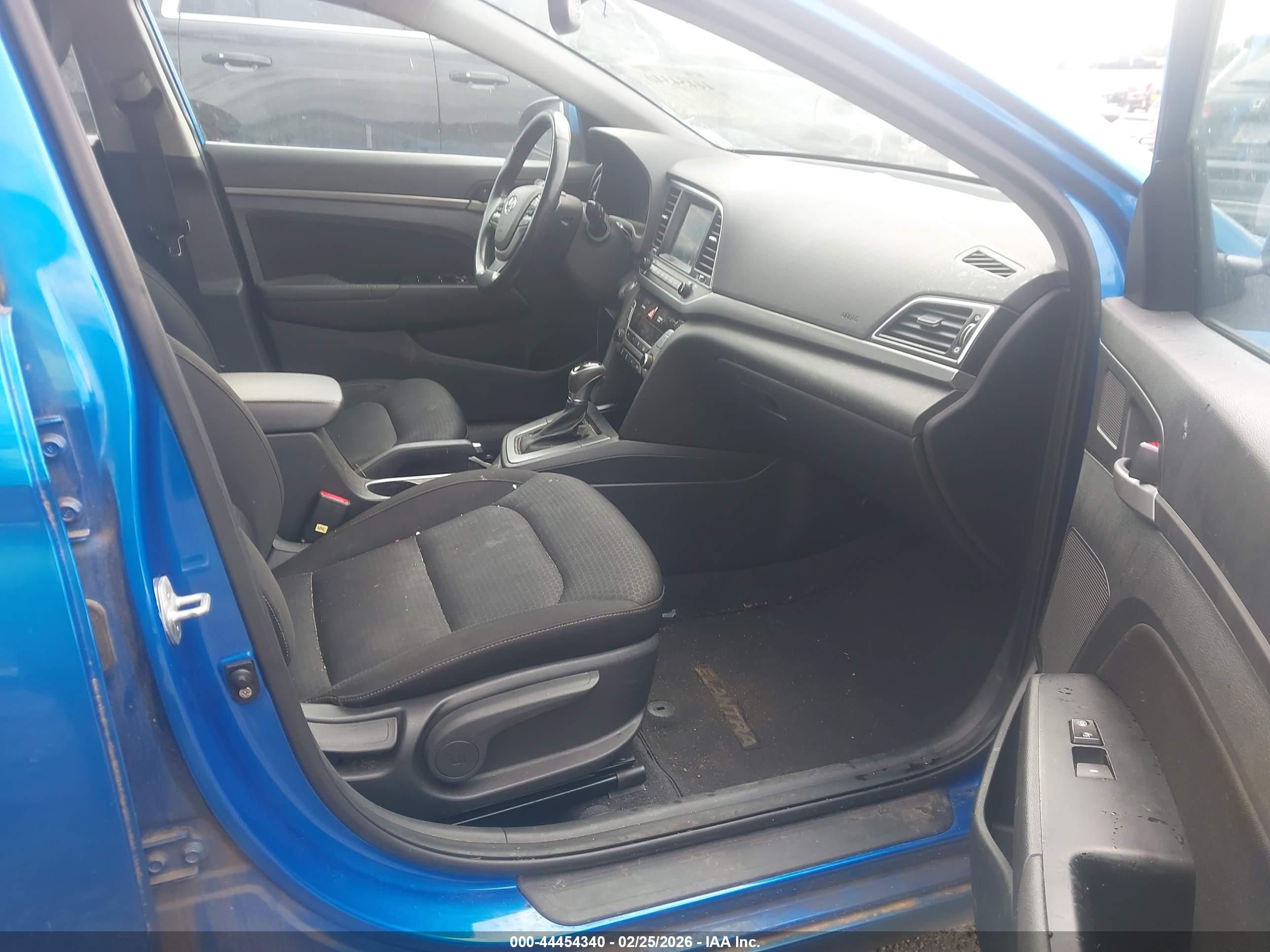 HYUNDAI ELANTRA image 5
