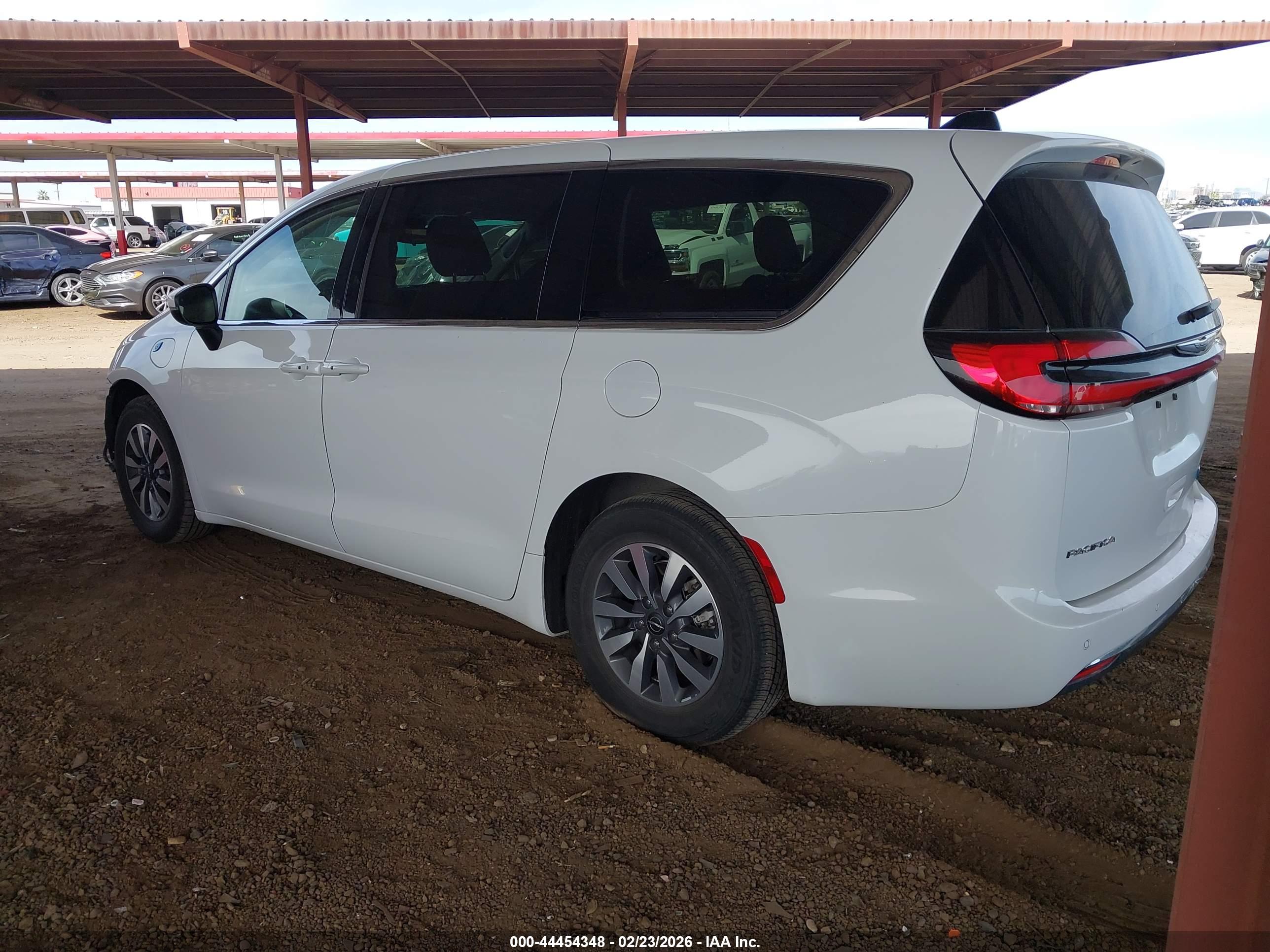 CHRYSLER PACIFICA image 3