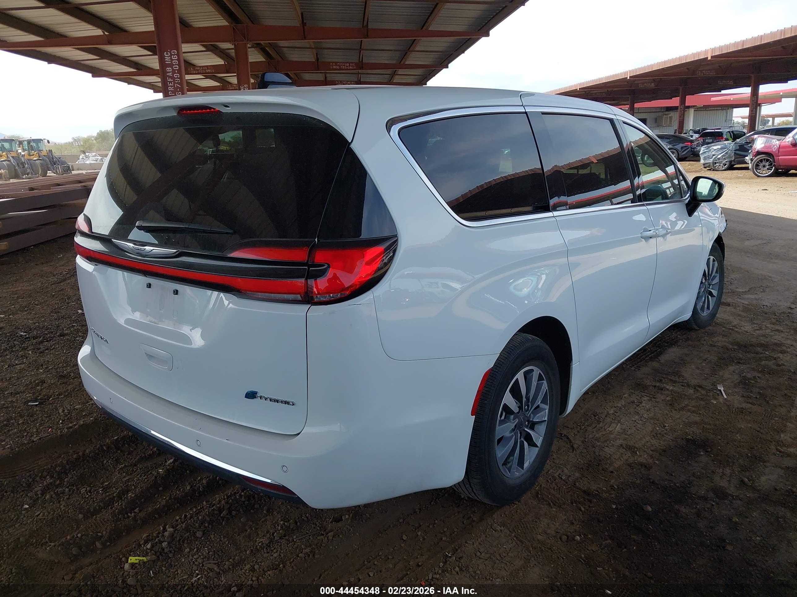 CHRYSLER PACIFICA image 4