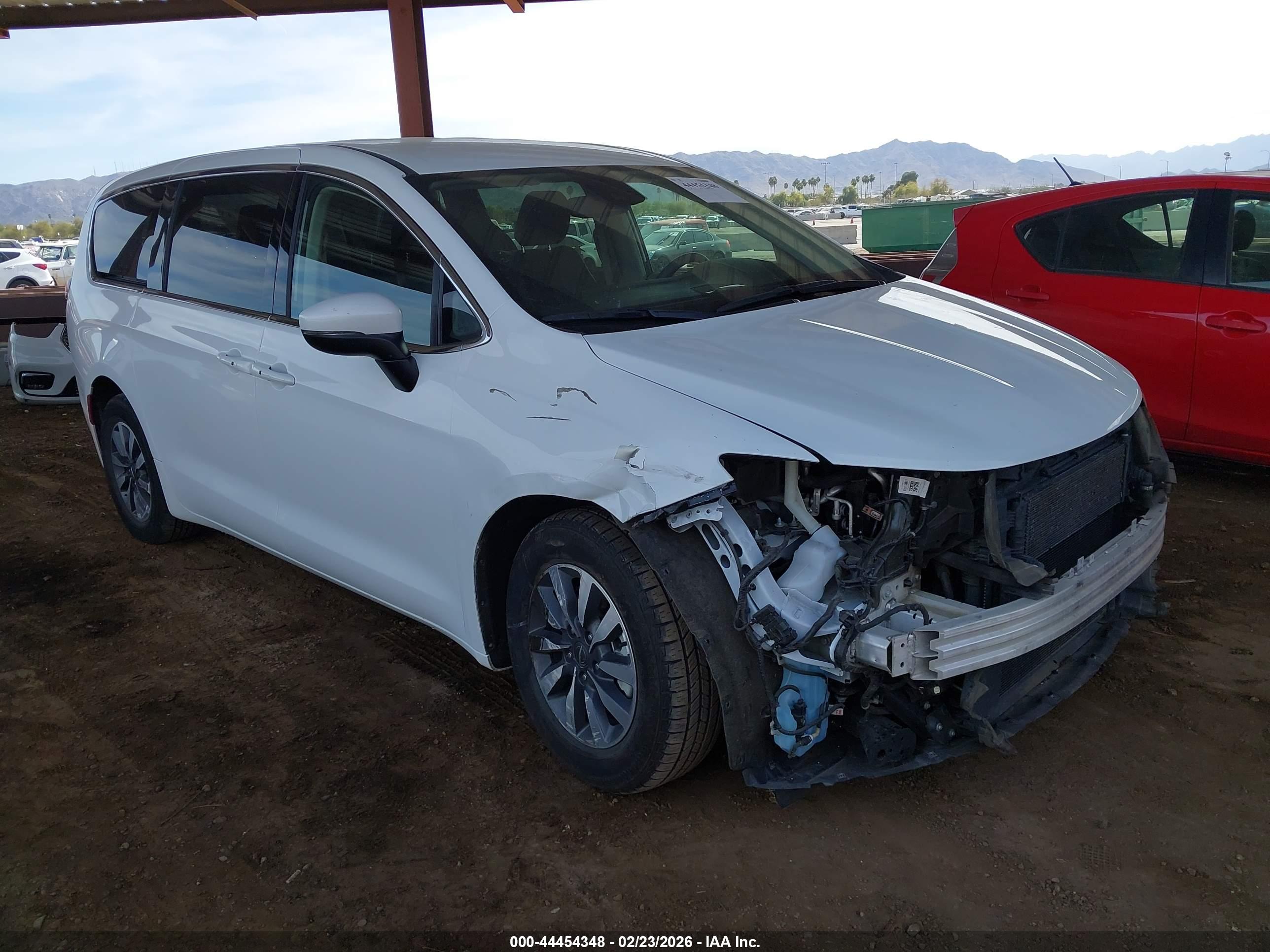 CHRYSLER PACIFICA image 6